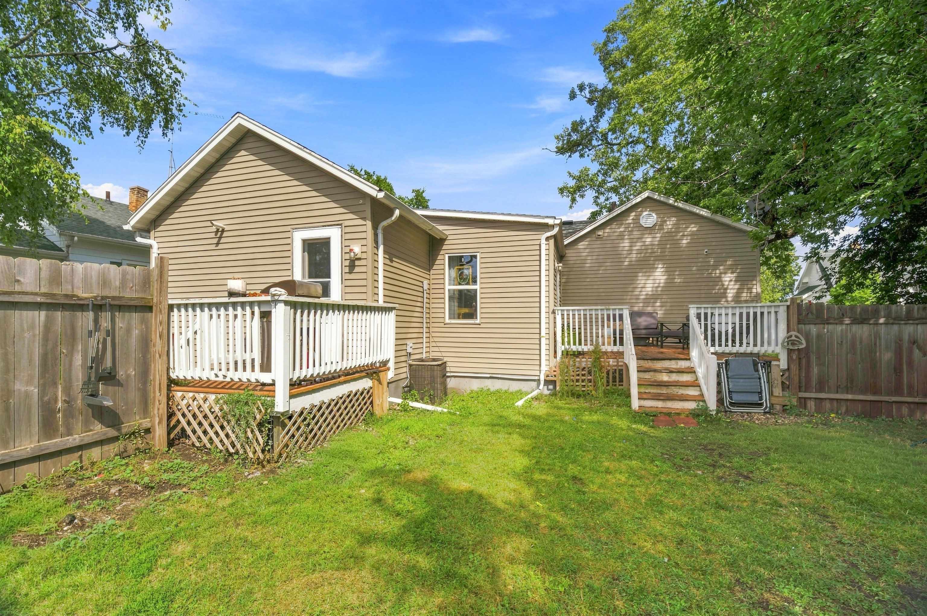117 W Custer Ave, Oshkosh, WI 54901