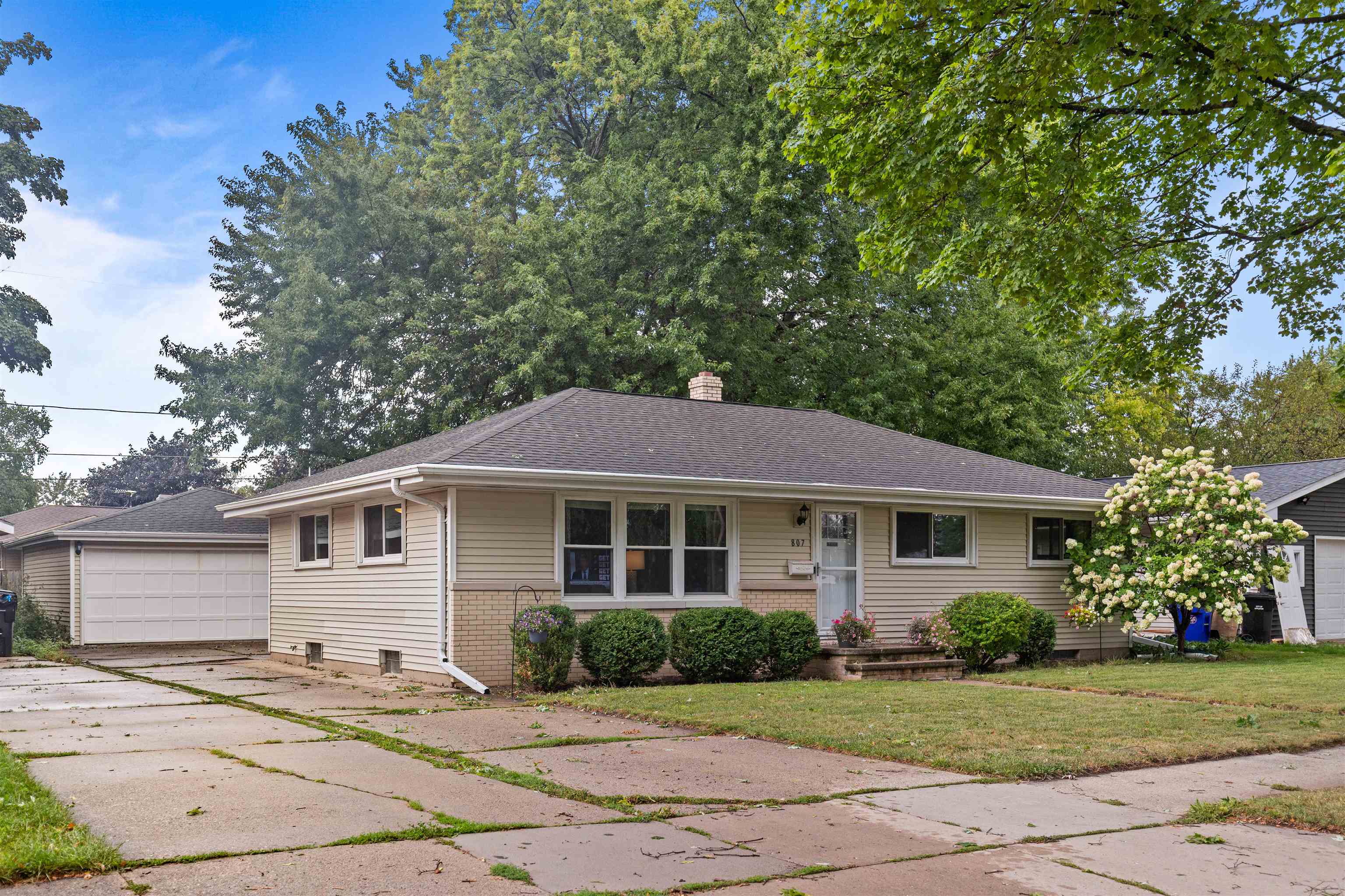 807 S Christine St, Appleton, WI 54915