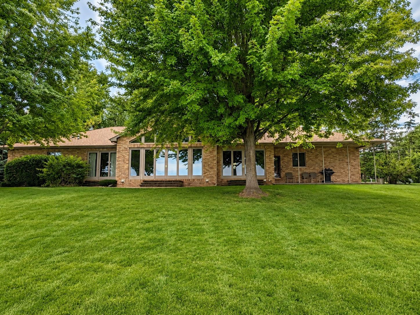 3300 Harbor Bay Rd, Oshkosh, WI 54901