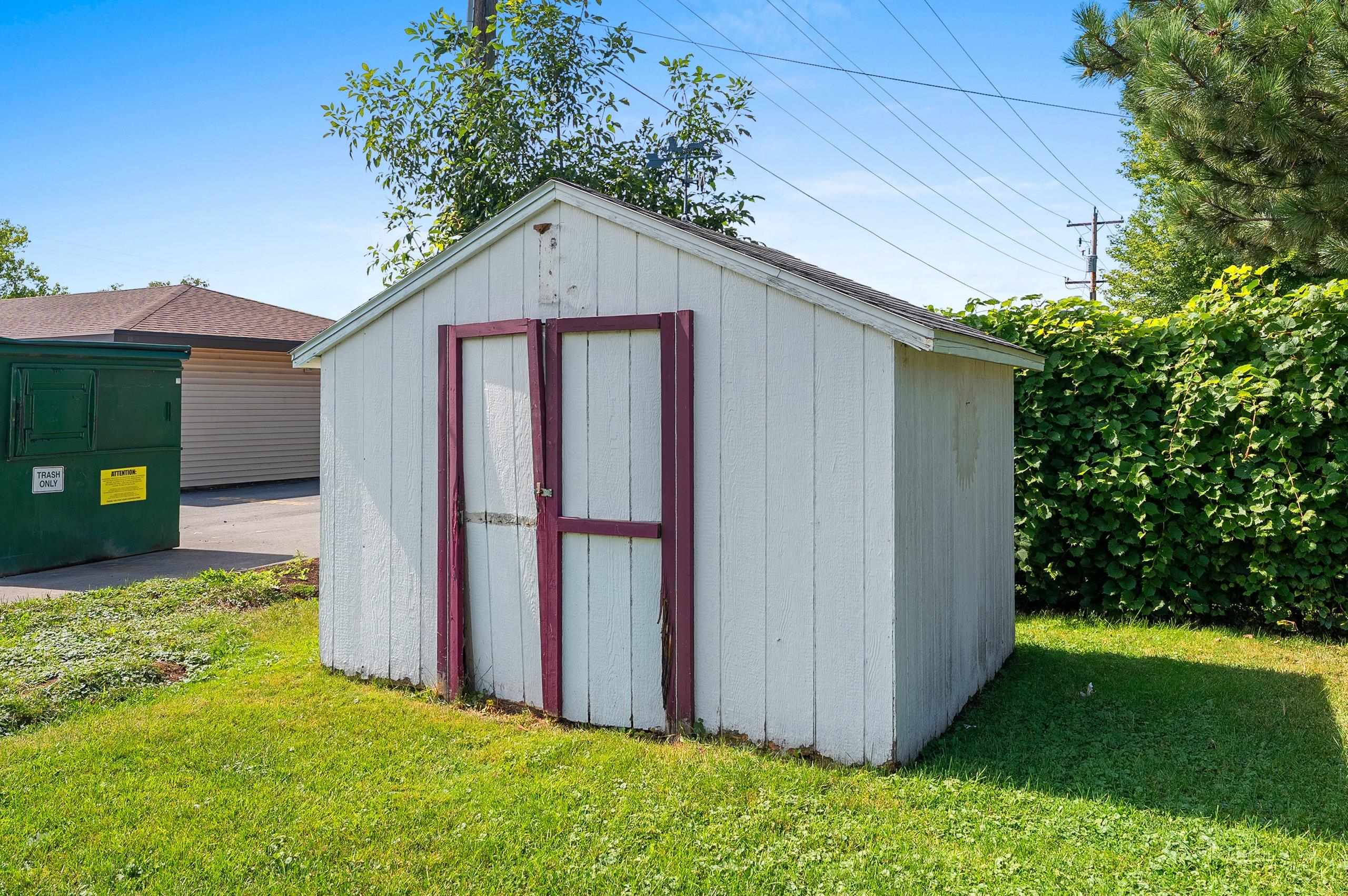 1682 Debra Ln, Green Bay, WI 54302