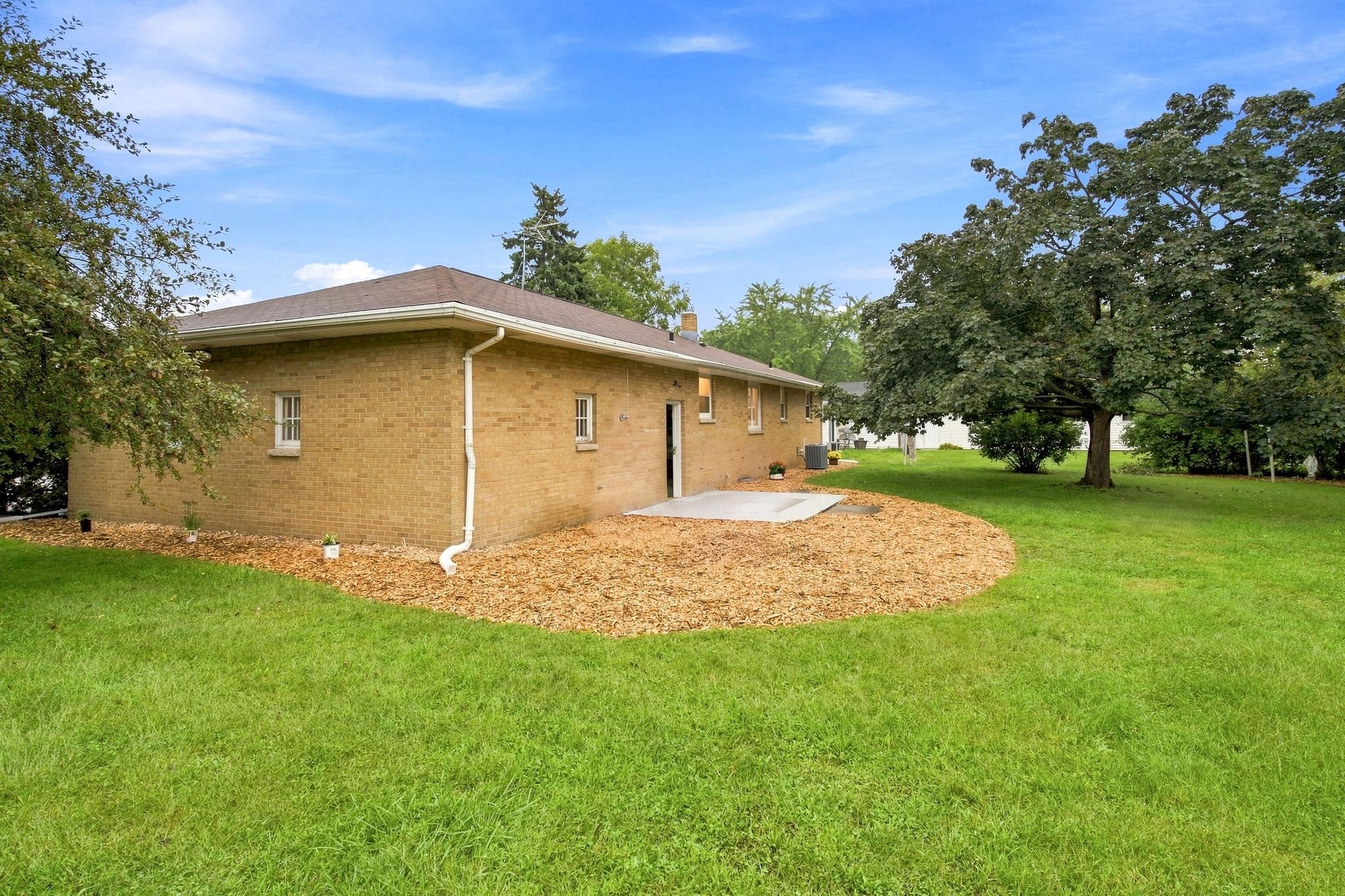 2475 Duck Creek Pw, Howard, WI 54303