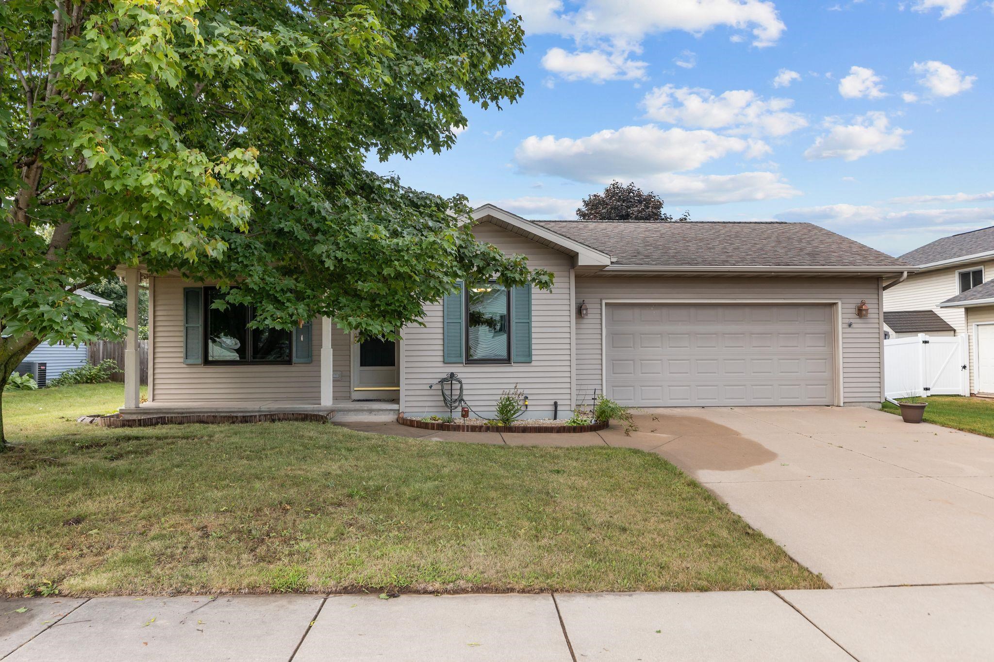 3817 Purple Crest Dr, Oshkosh, WI 54901
