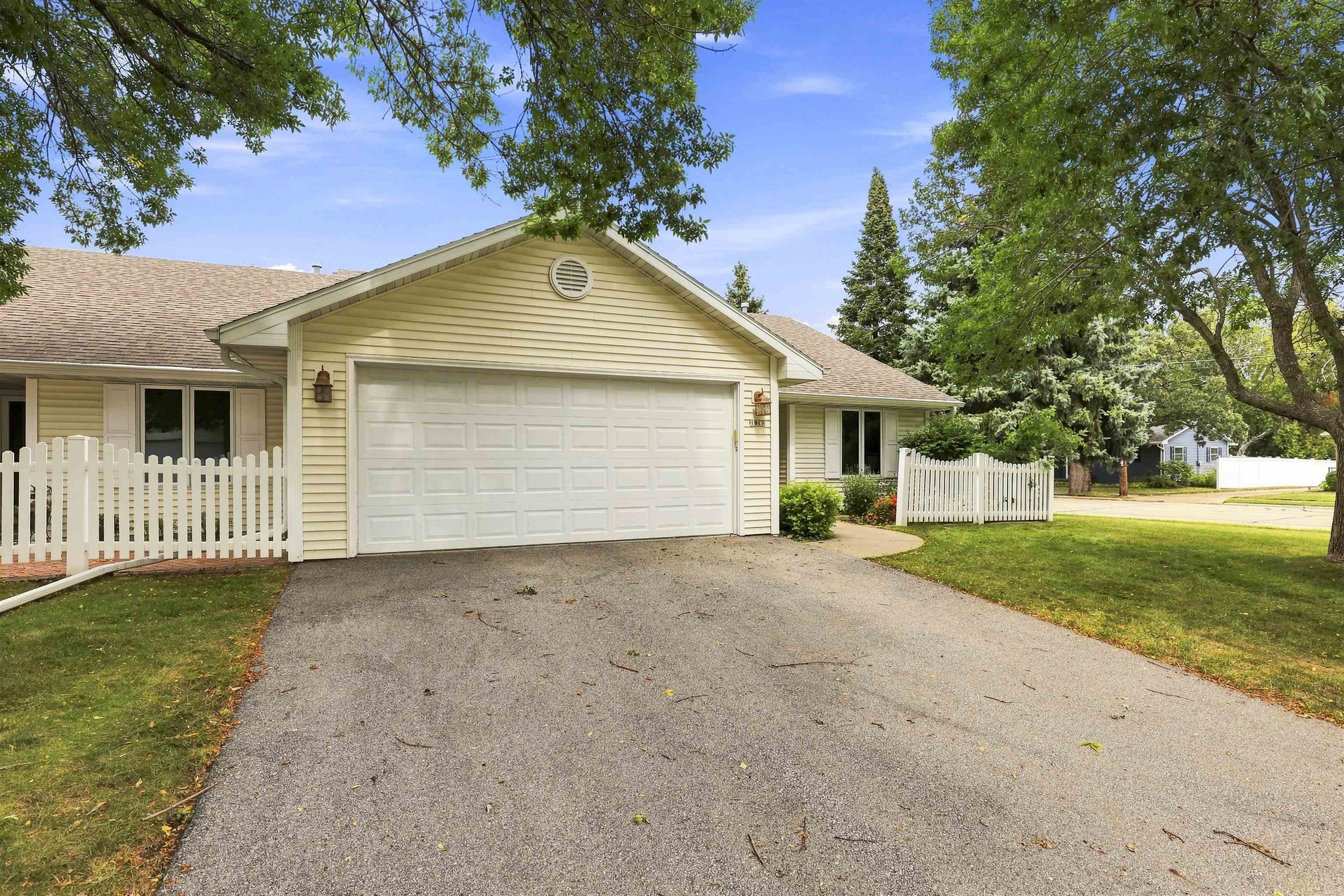 1917 Knapp St, Oshkosh, WI 54902
