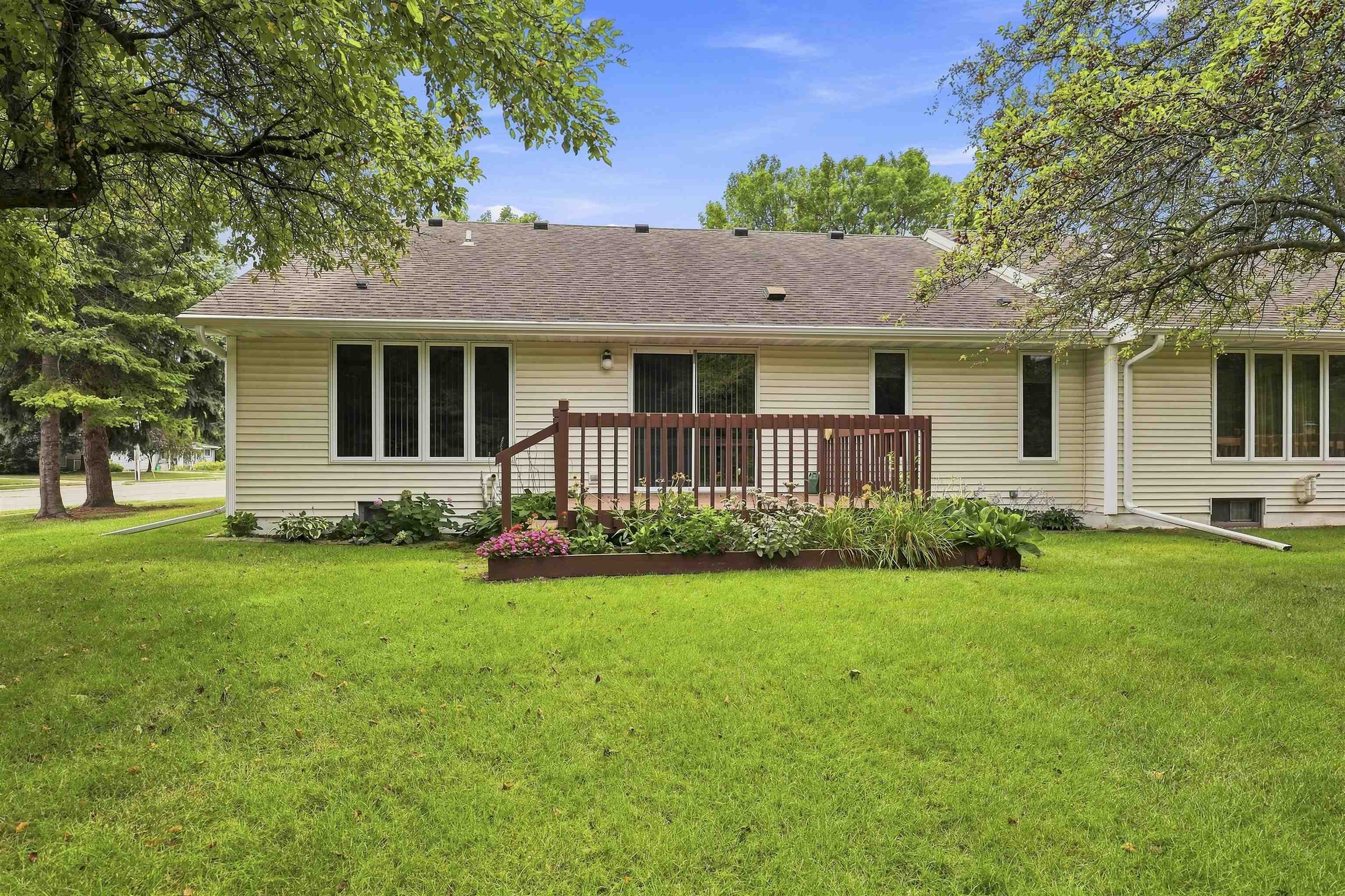 1917 Knapp St, Oshkosh, WI 54902