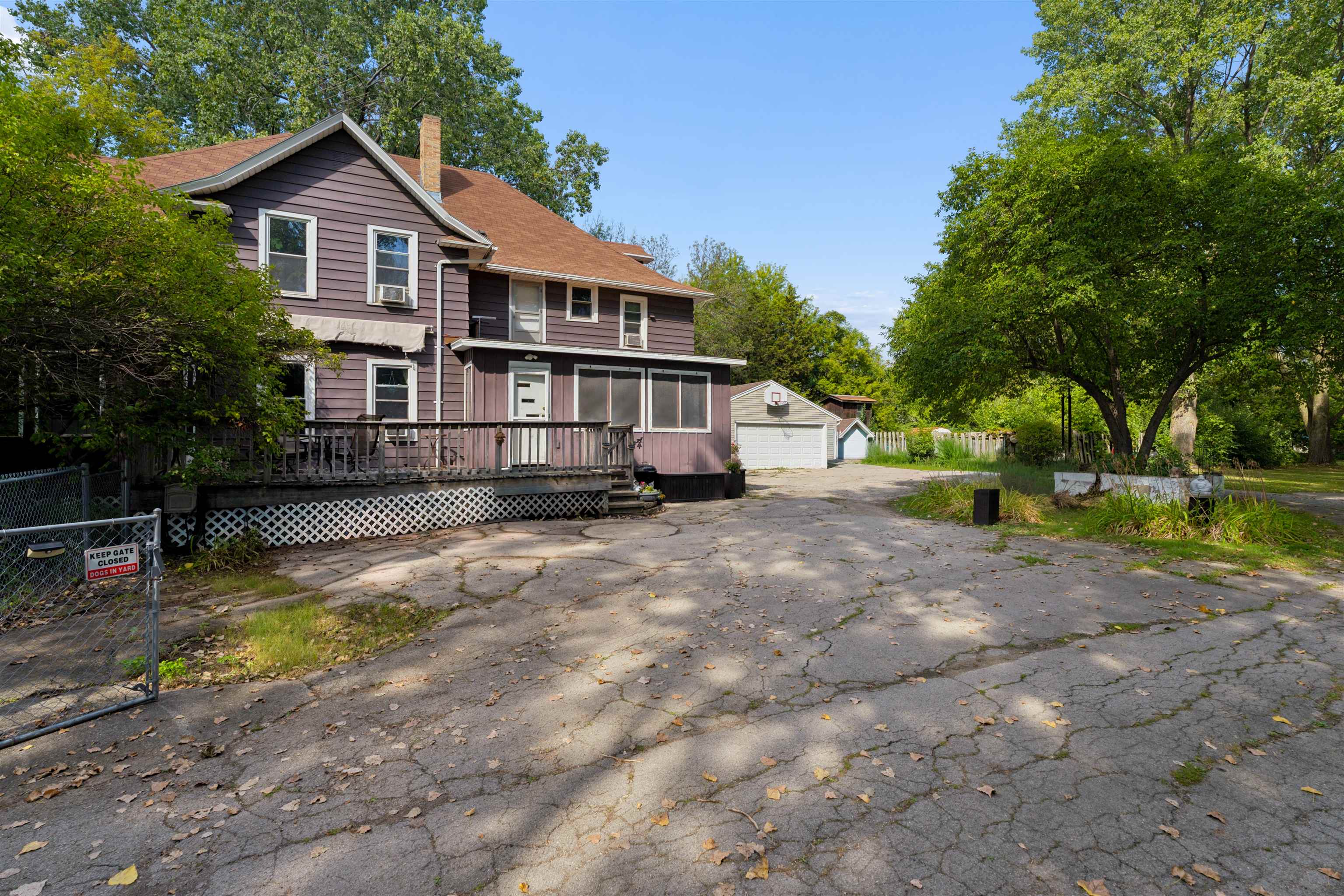 1025 Oneida St, Menasha, WI 54952