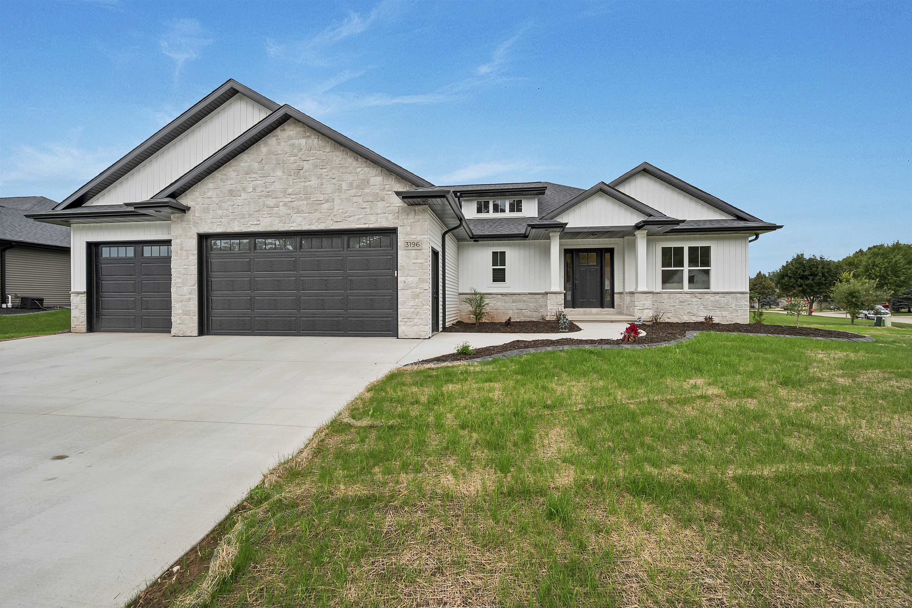 3196 Eclipse Dr, Belleville, WI 54311