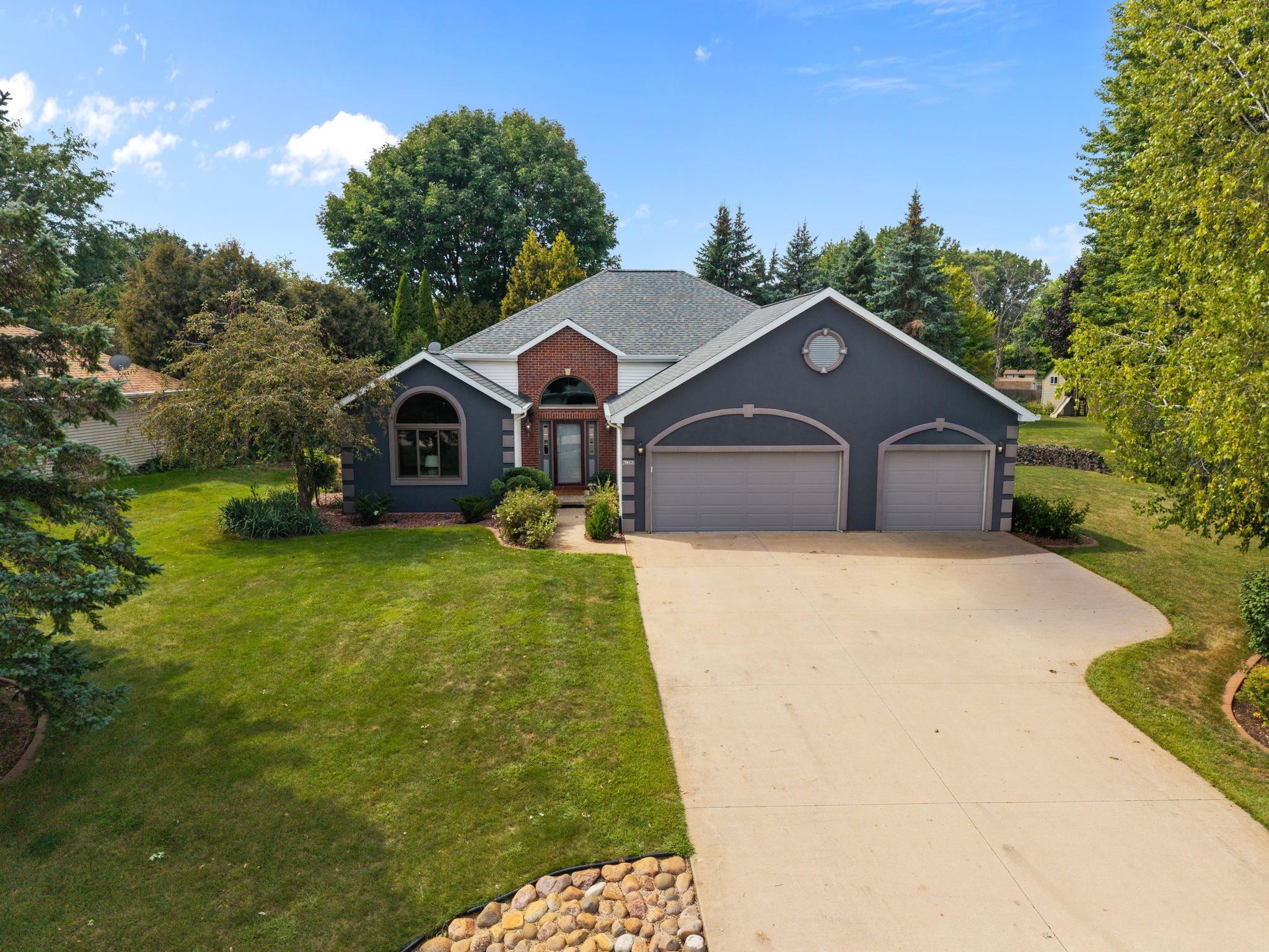 N1397 Westgreen Dr, Greenville, WI 54942