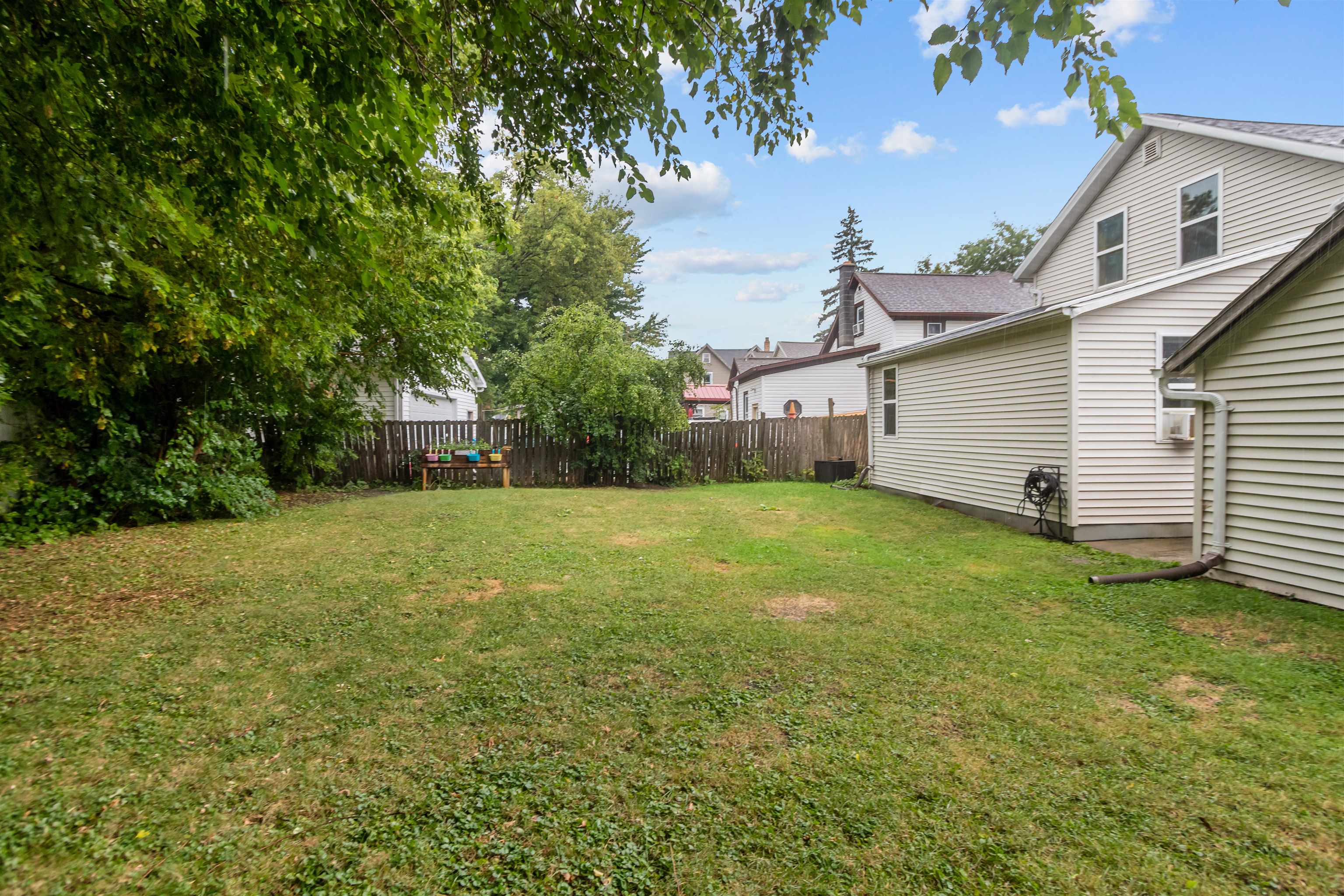 616 N Division St, Appleton, WI 54911