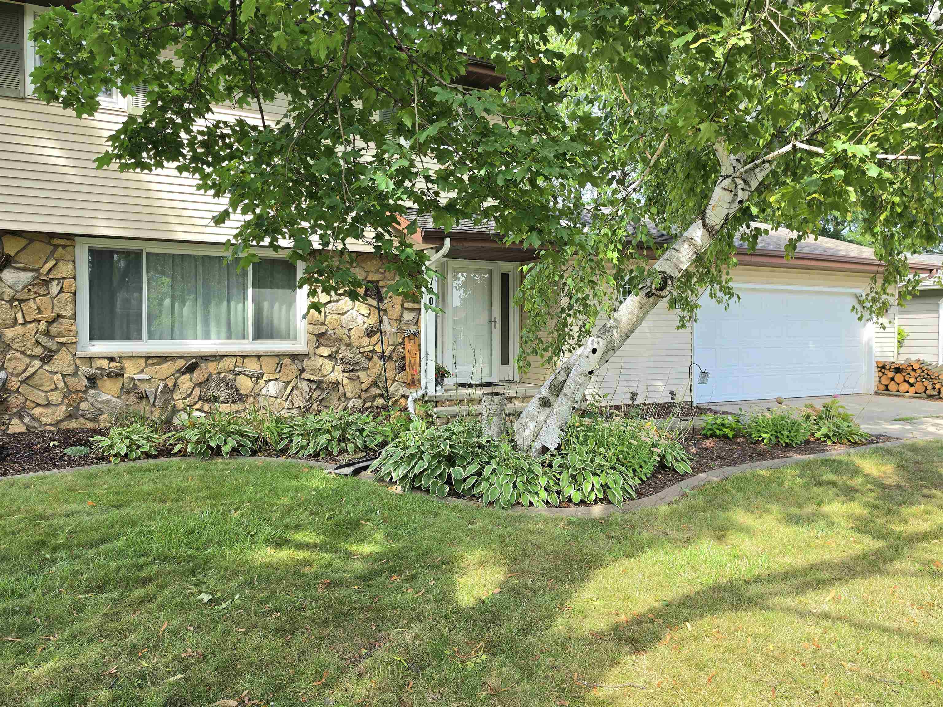 700 Ravenswood Ct, Neenah, WI 54956
