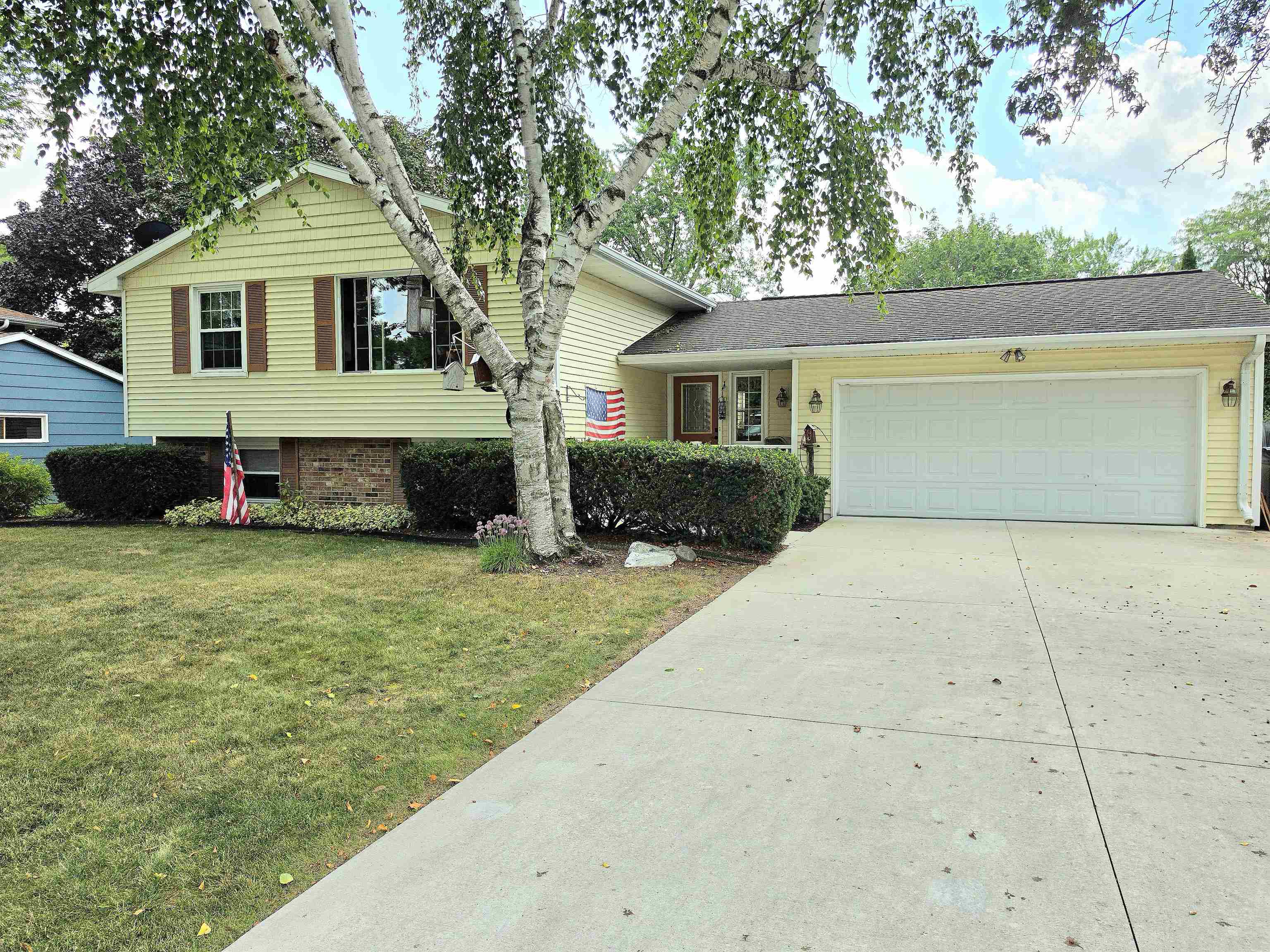 540 Somerset Dr, Green Bay, WI 54301-2724