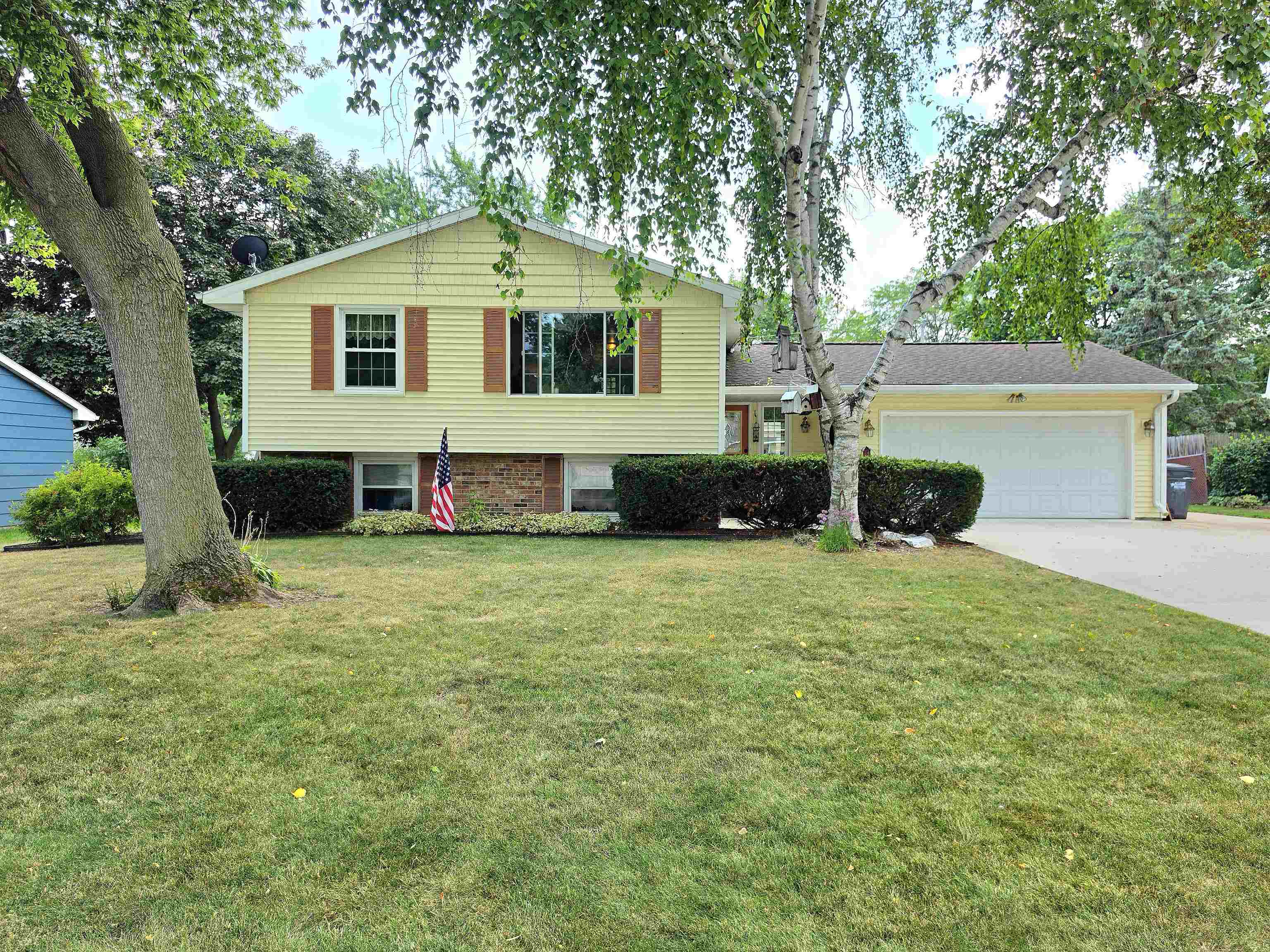 540 Somerset Dr, Green Bay, WI 54301-2724