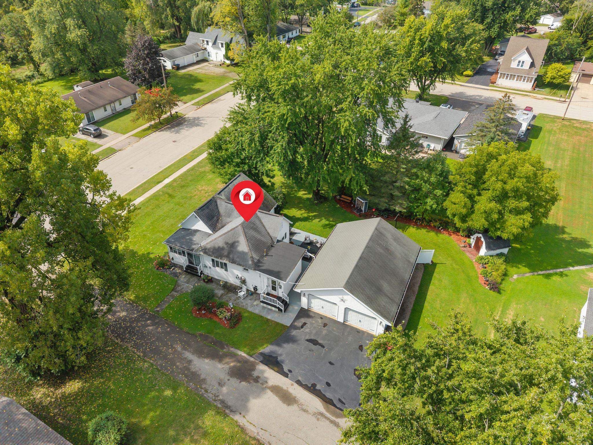 W7712 Railroad St, Shiocton, WI 54170