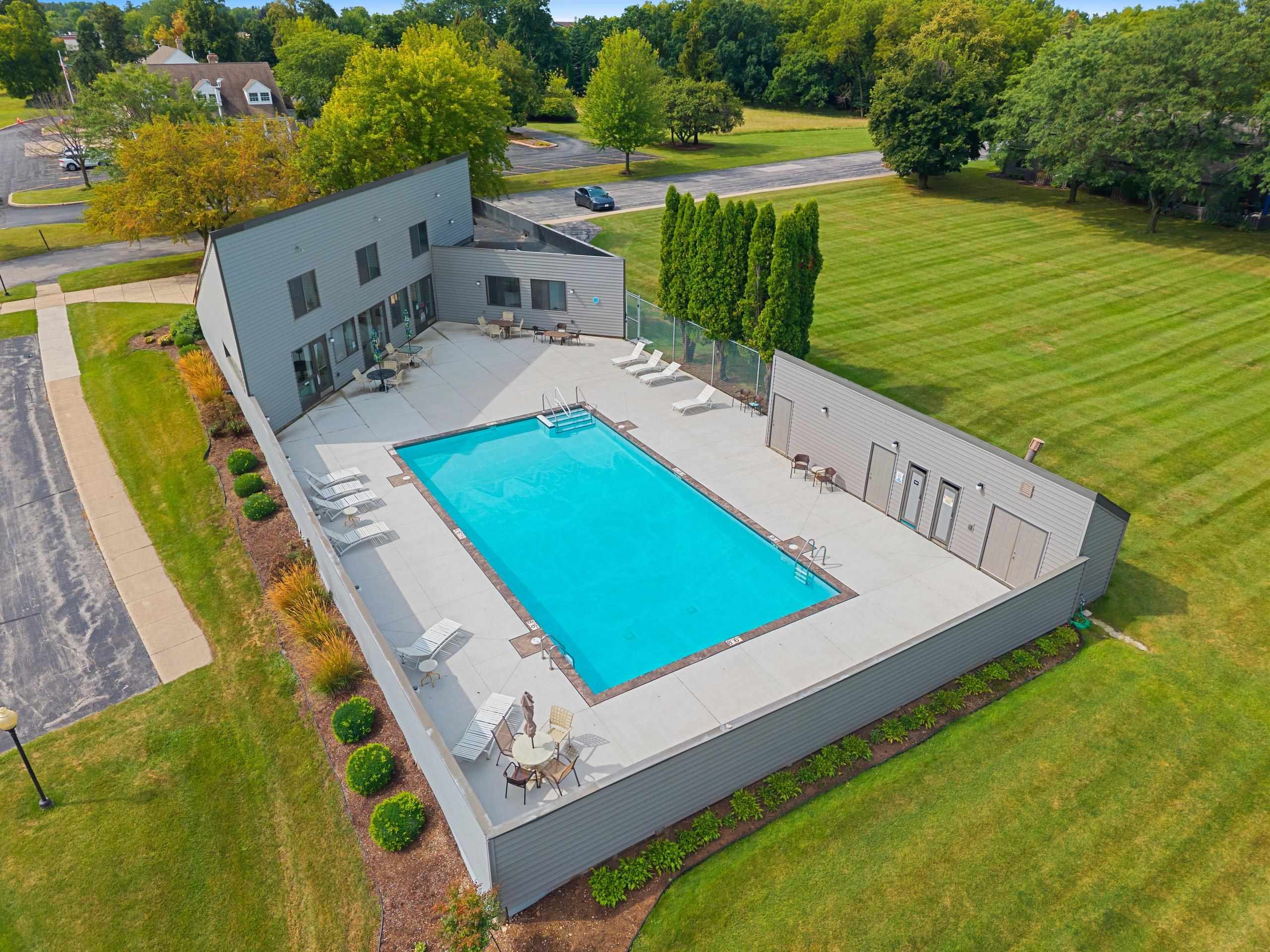 33 Webster Heights Dr, Green Bay, WI 54301-2327
