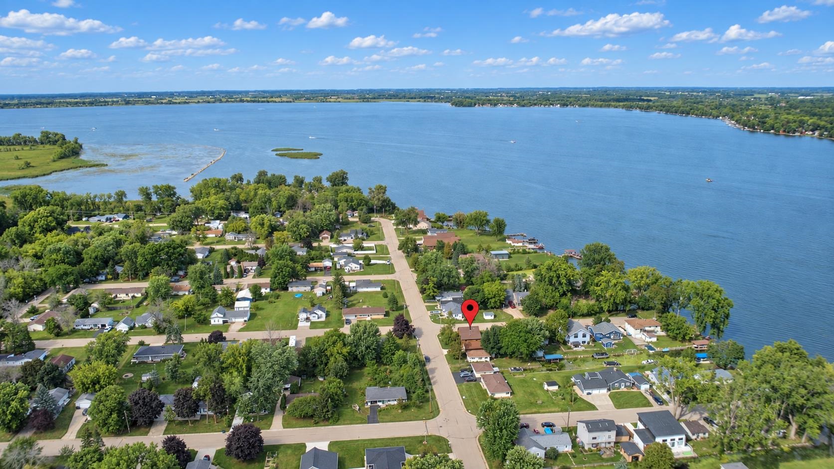 525 N 7th St, Winneconne, WI 54986