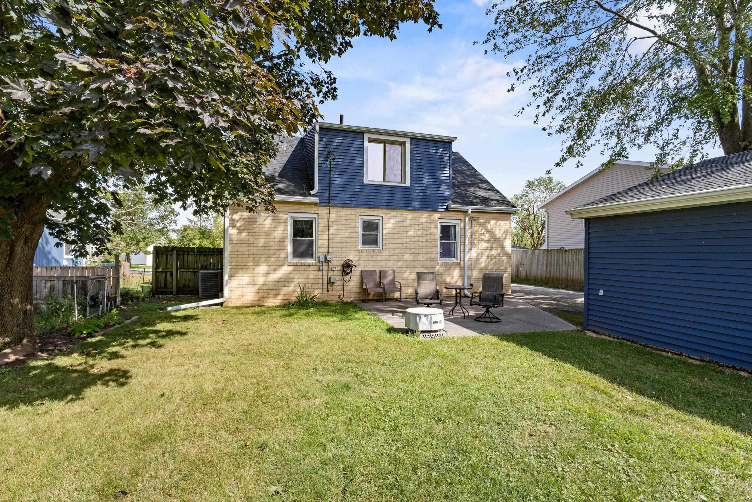 1028 Mayer St, Menasha, WI 54952