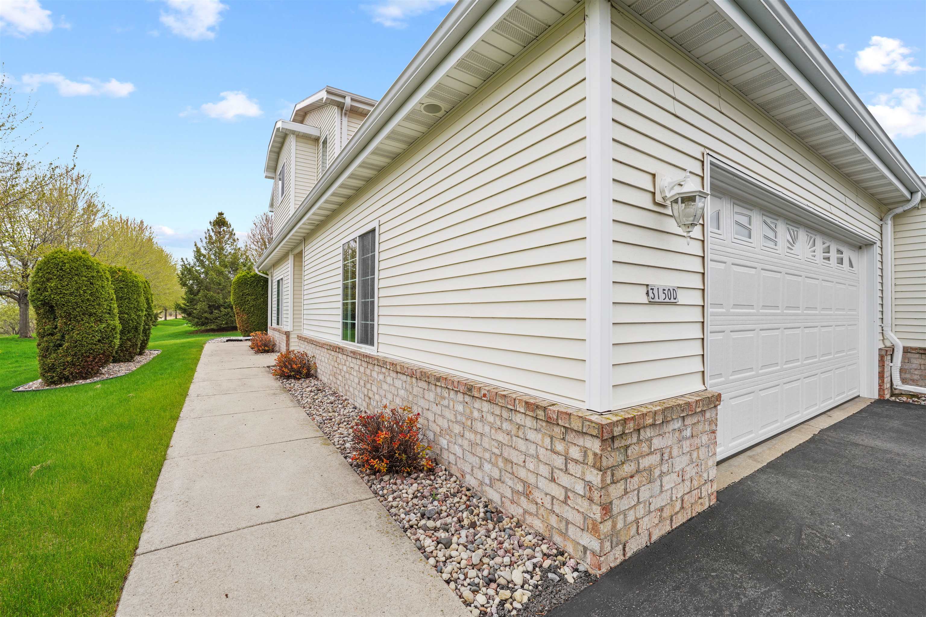 3150 White Tail Ln, Oshkosh, WI 54904