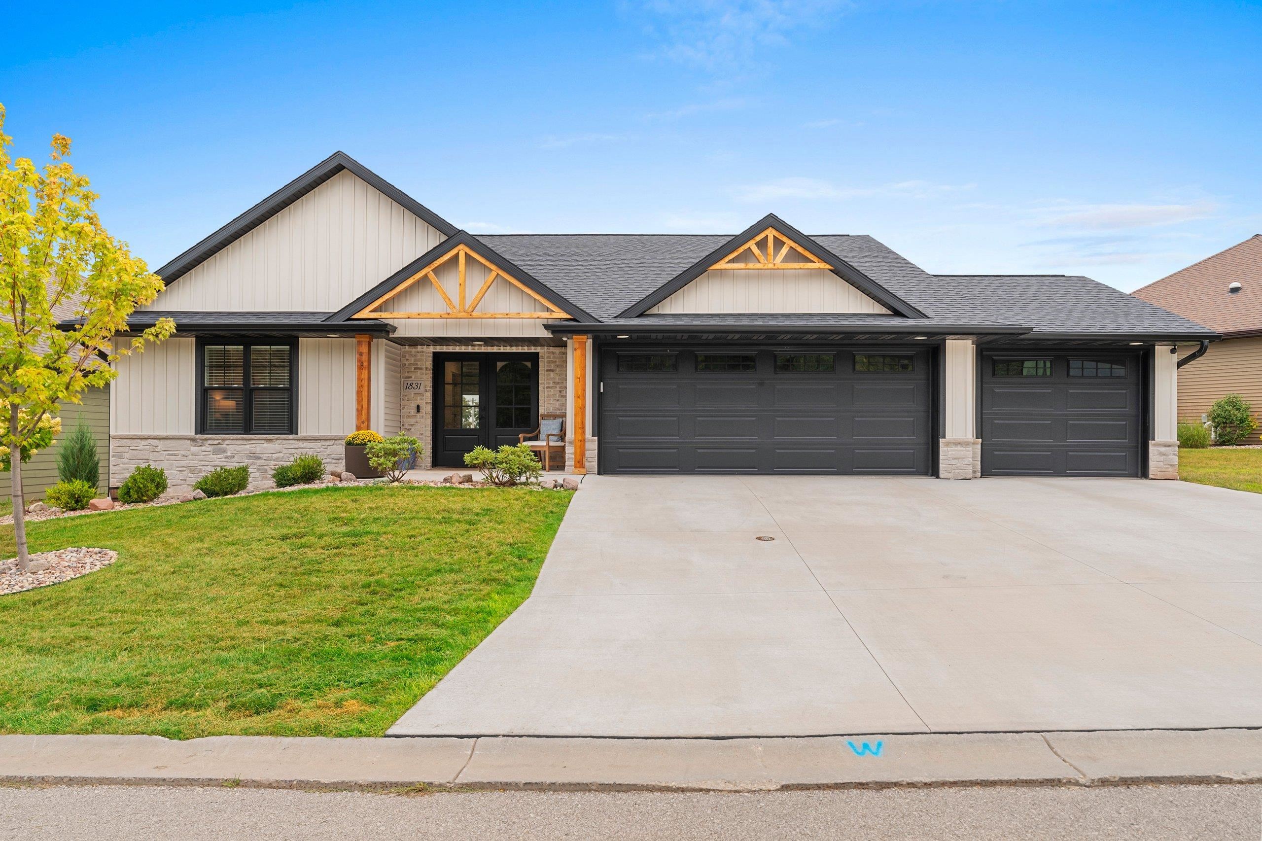 1831 Bobby Jones Dr, De Pere, WI 54115
