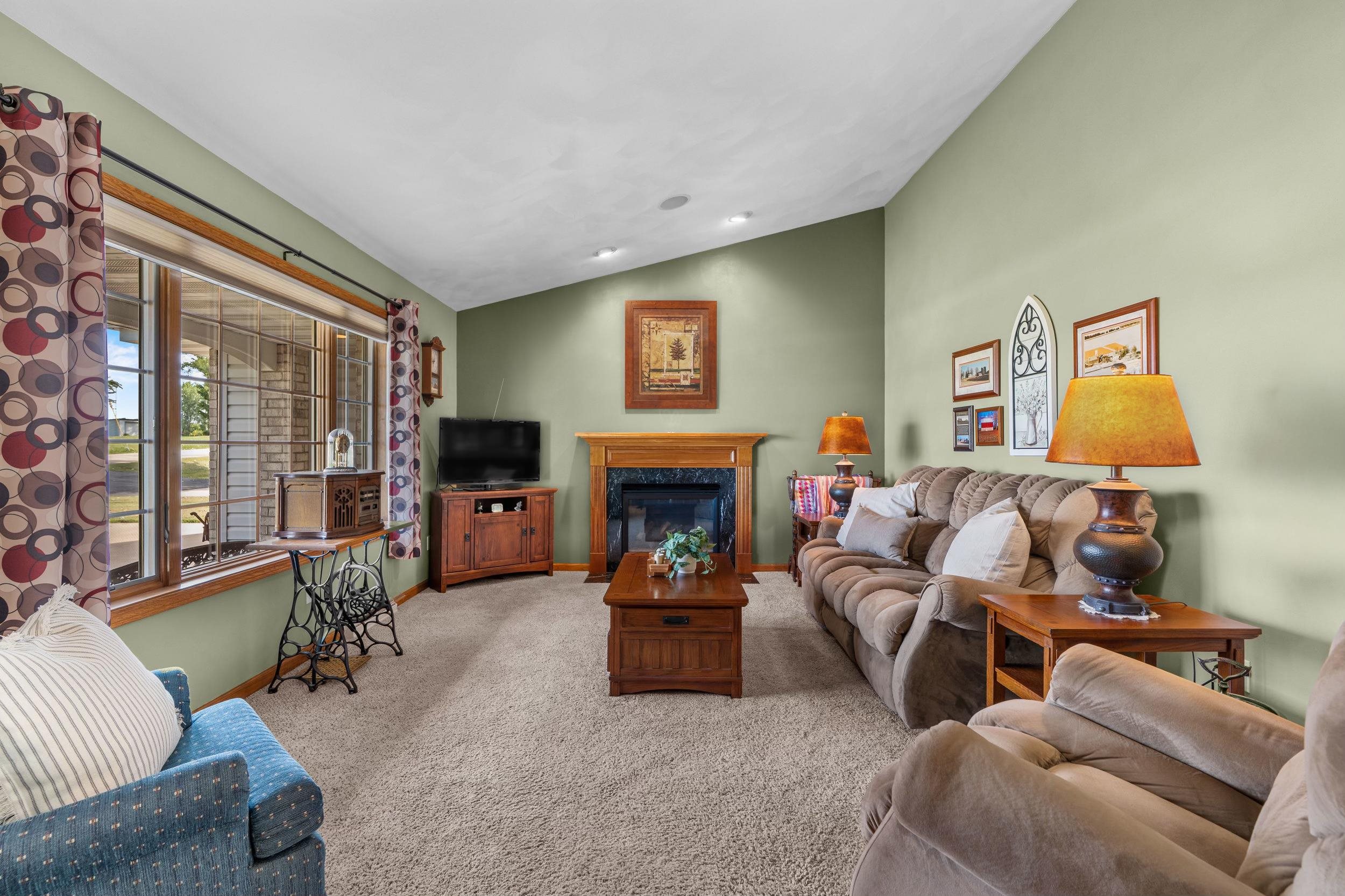 N1937 Farrell Rd, Kaukauna, WI 54130