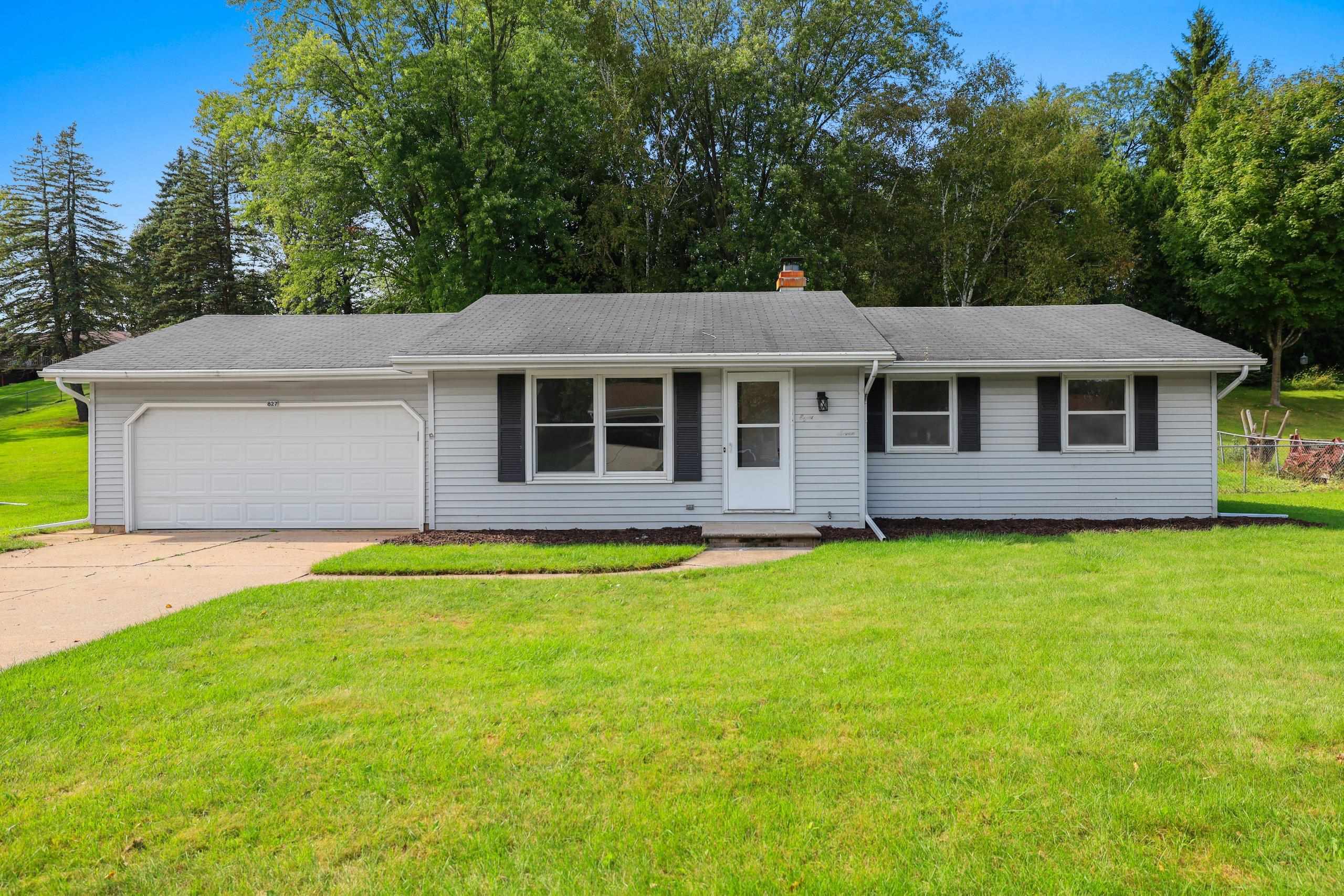 827 Hillcrest Hts, Green Bay, WI 54313