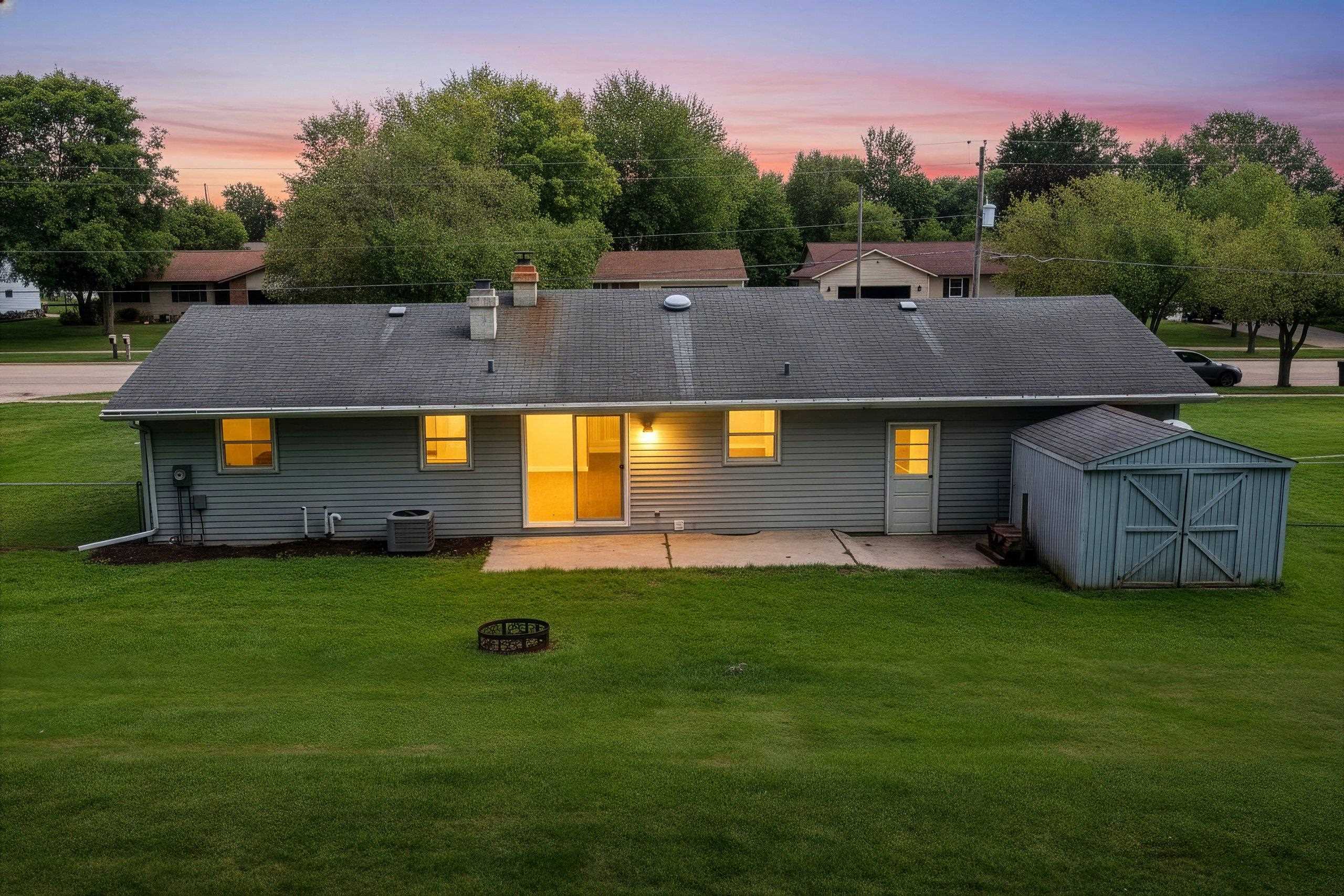 827 Hillcrest Hts, Green Bay, WI 54313