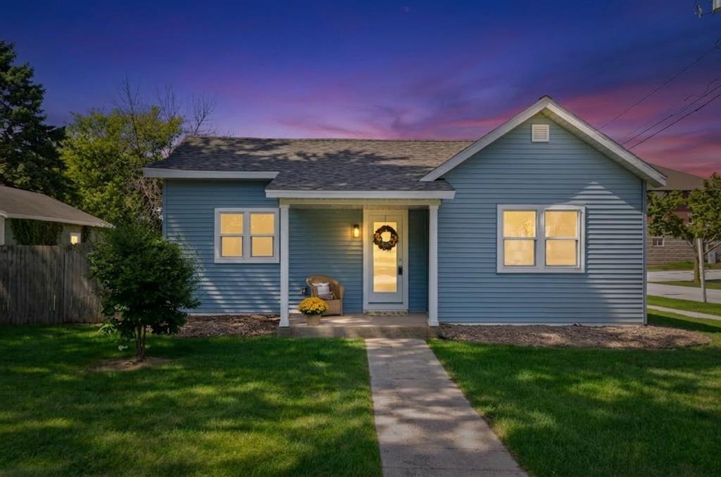 402 4th St, De Pere, WI 54115
