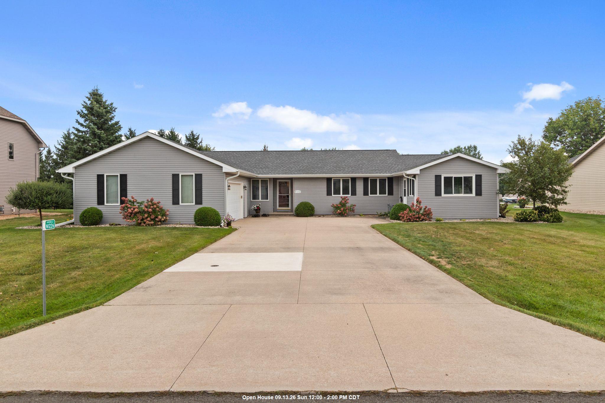 N1226 Thrush Dr, Greenville, WI 54942
