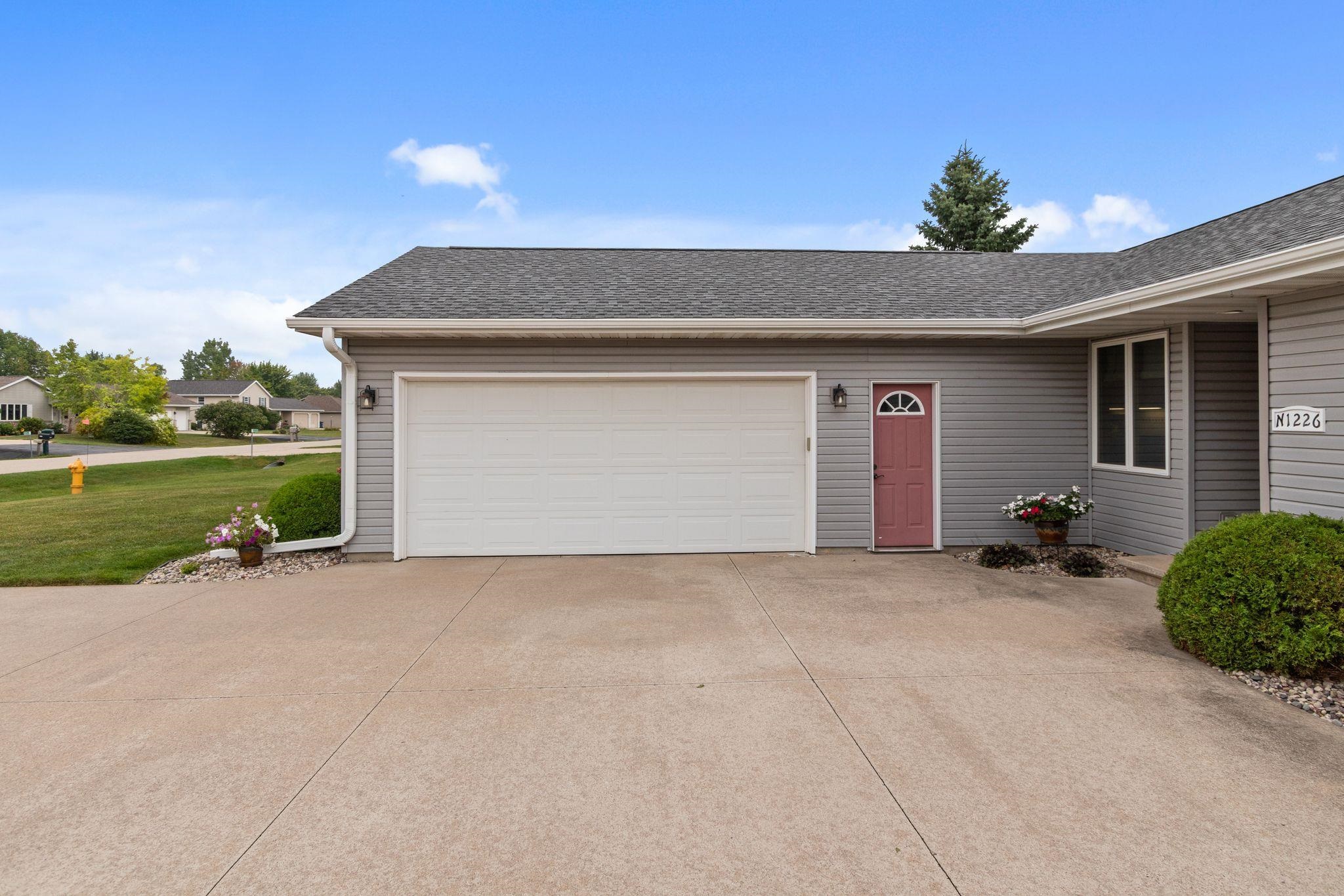 N1226 Thrush Dr, Greenville, WI 54942