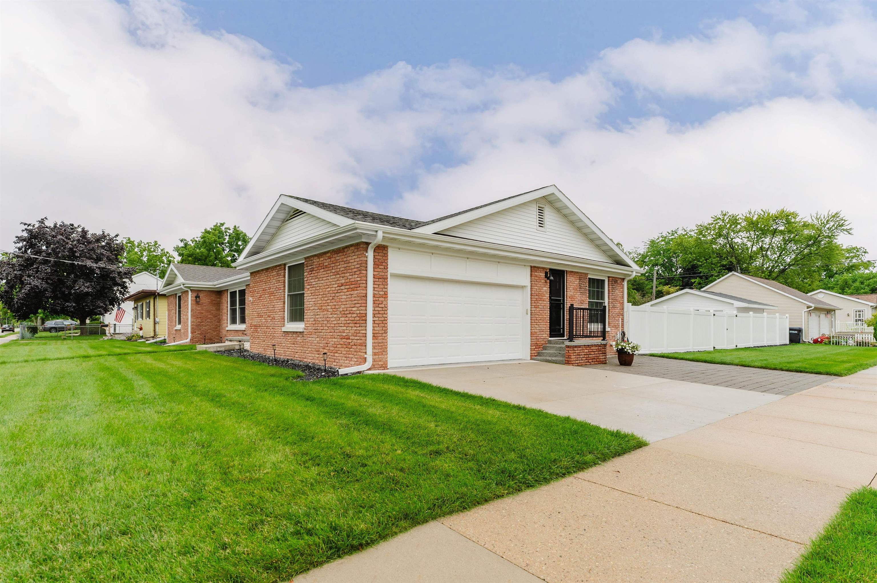 1433 Hazel St, Oshkosh, WI 54901