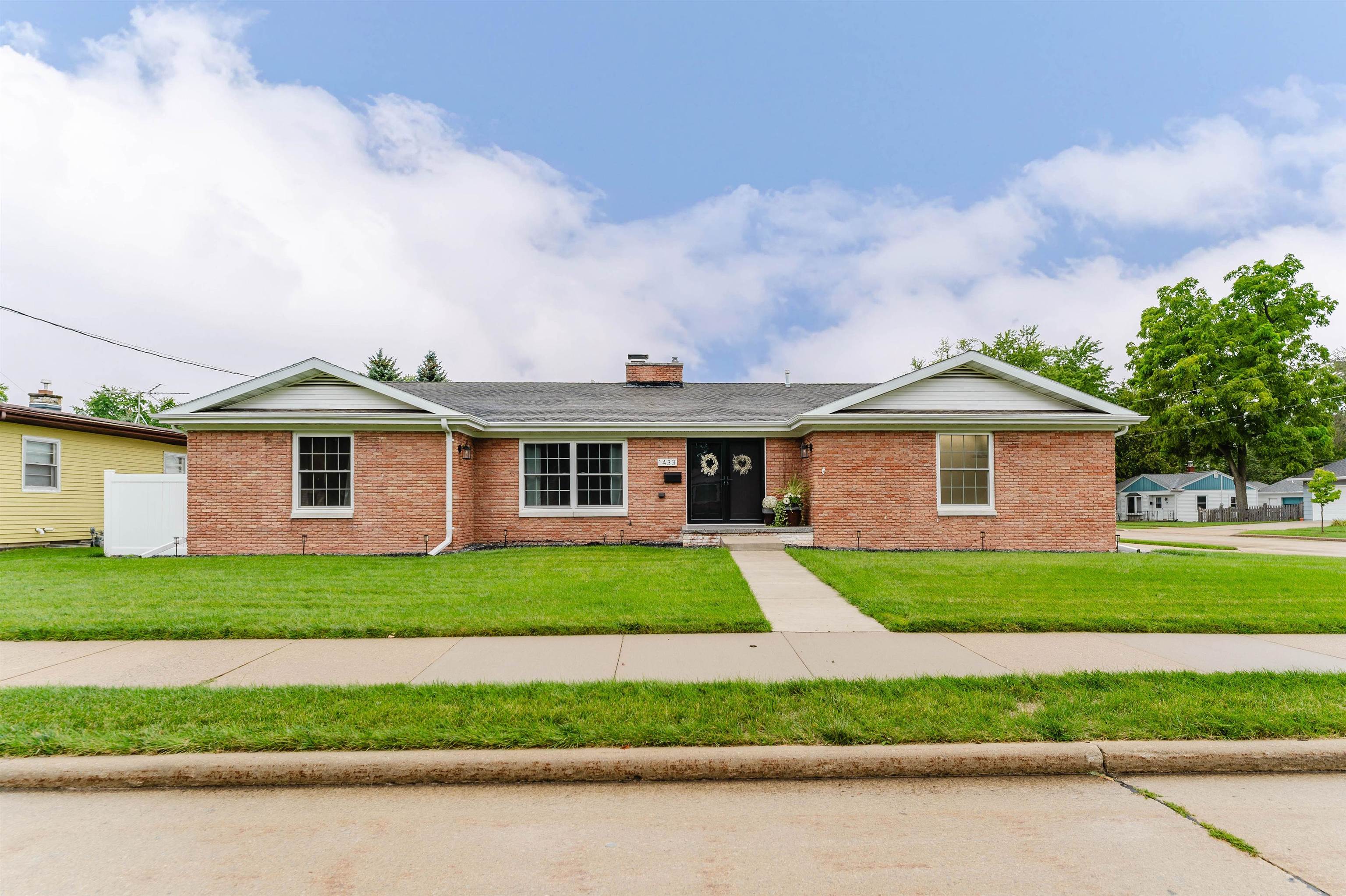 1433 Hazel St, Oshkosh, WI 54901