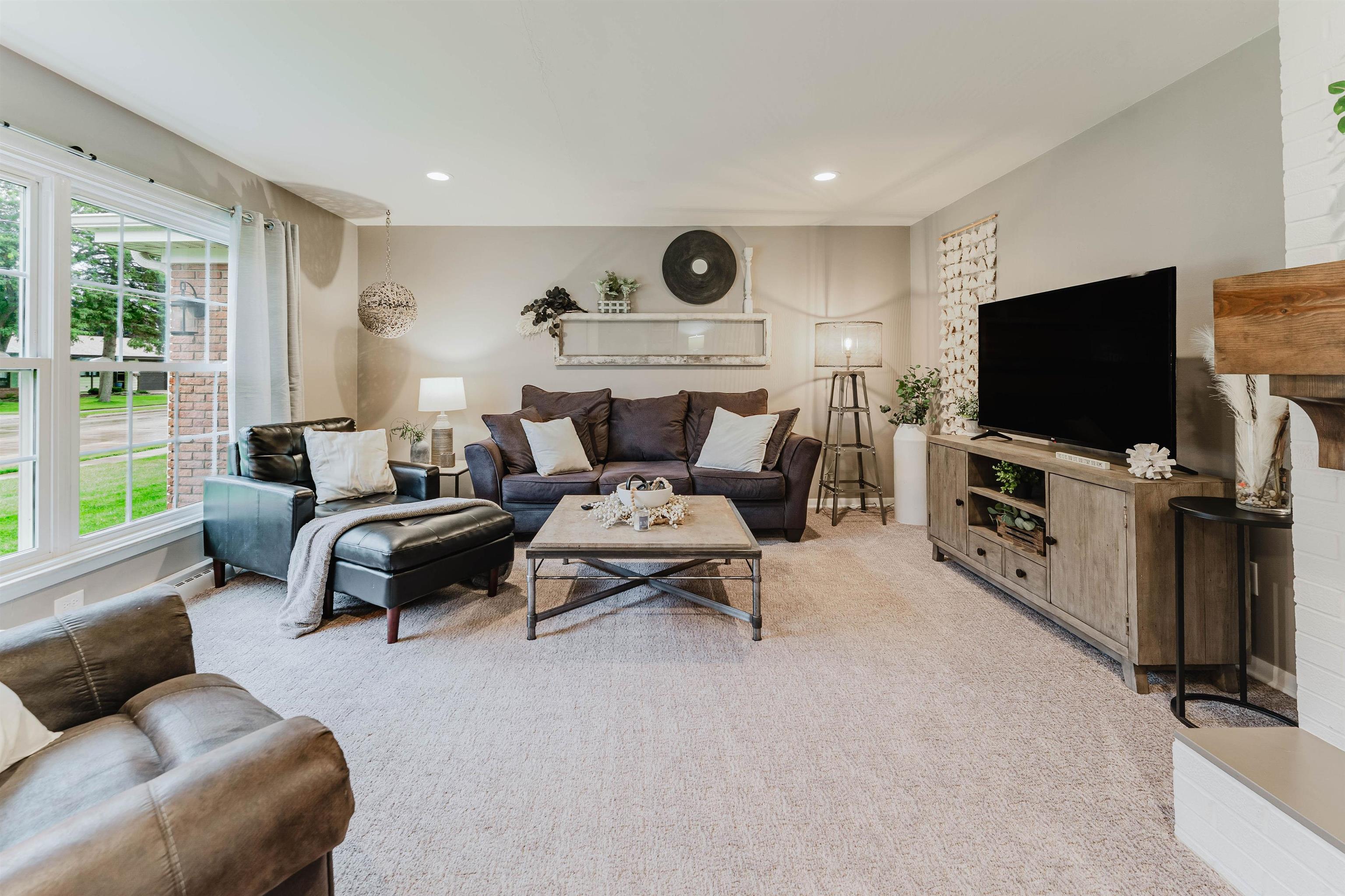 1433 Hazel St, Oshkosh, WI 54901