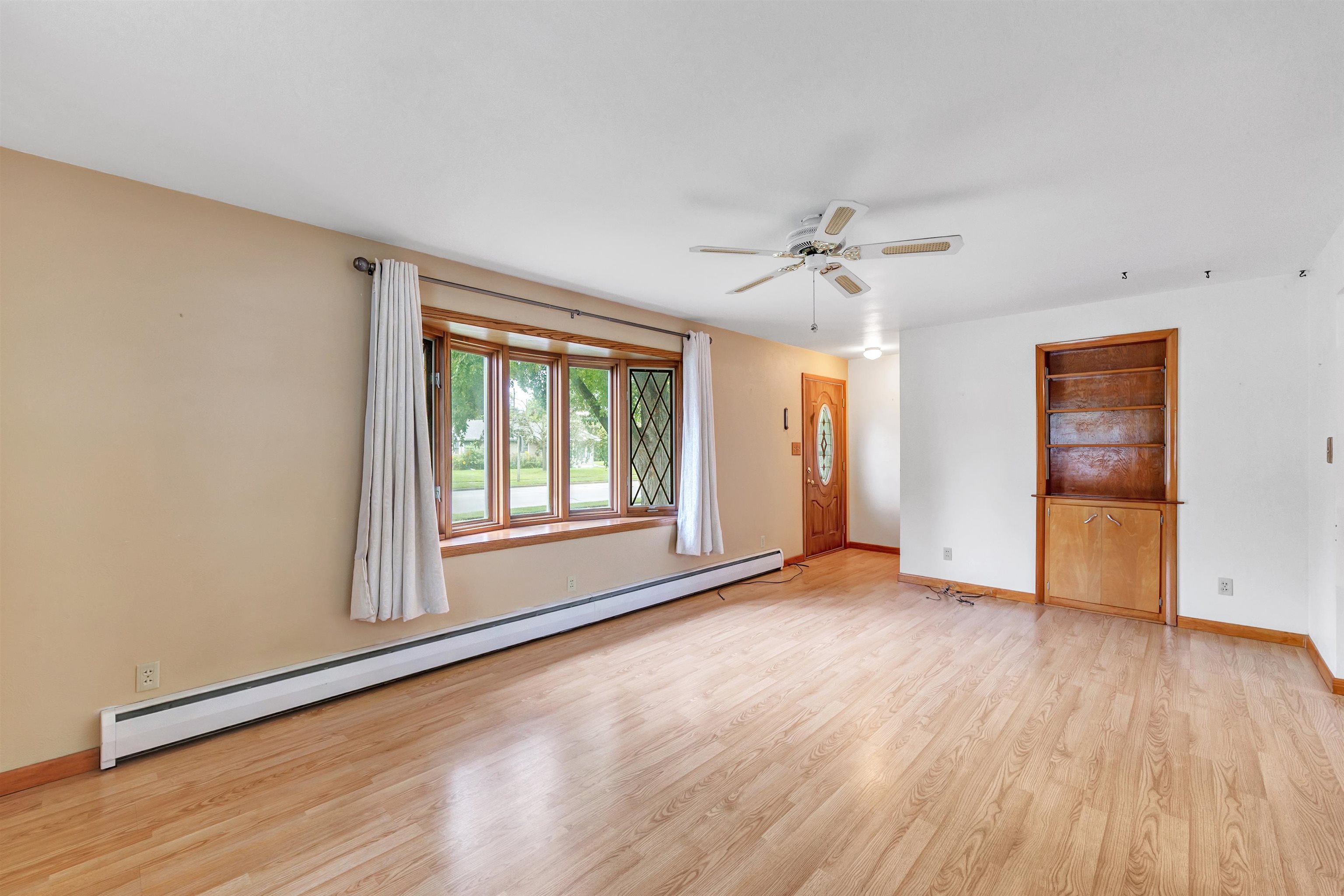 427 Apollo Way, De Pere, WI 54115-1313