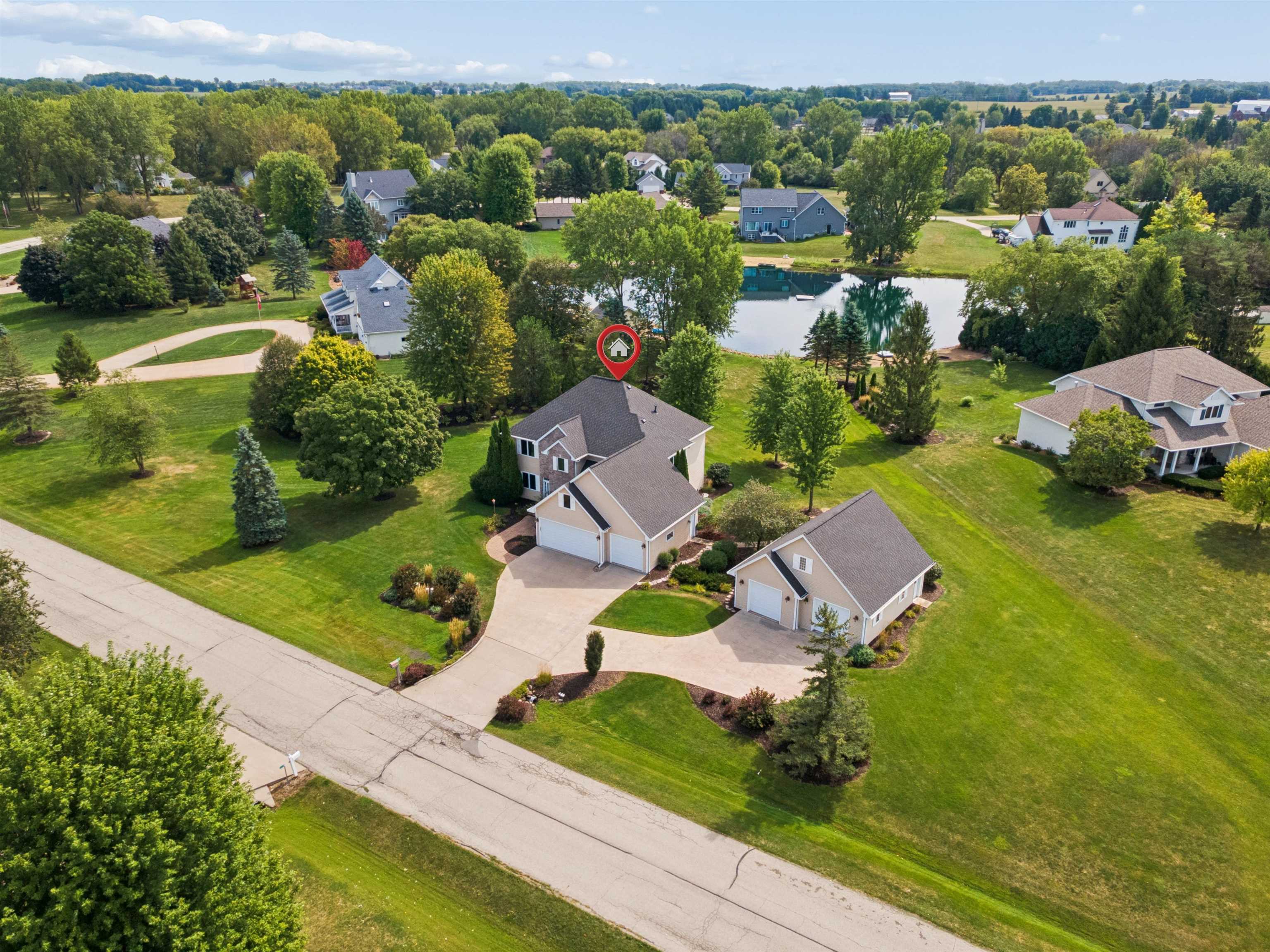 N1030 Spring Valley Dr, Hortonville, WI 54944