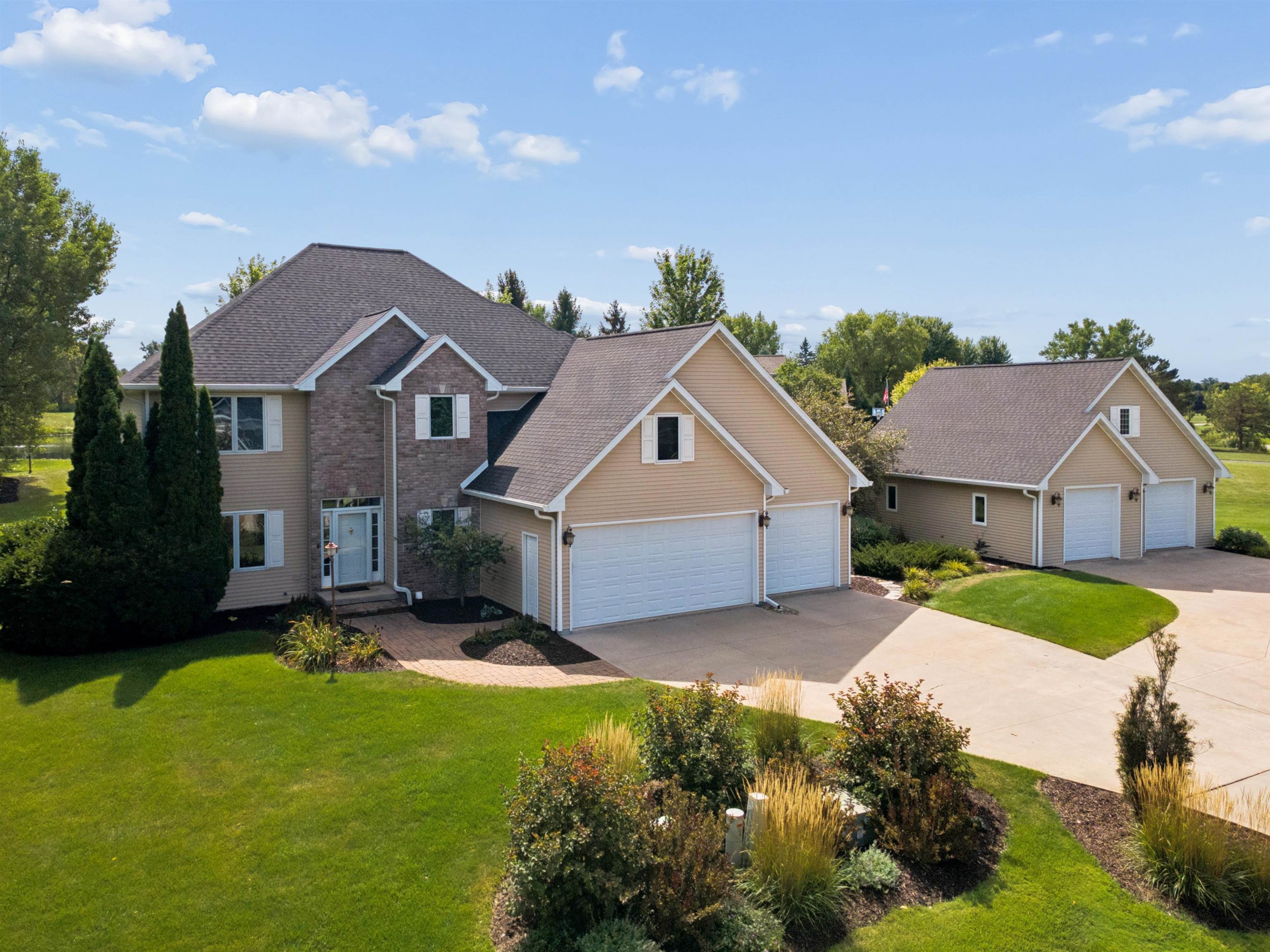 N1030 Spring Valley Dr, Hortonville, WI 54944