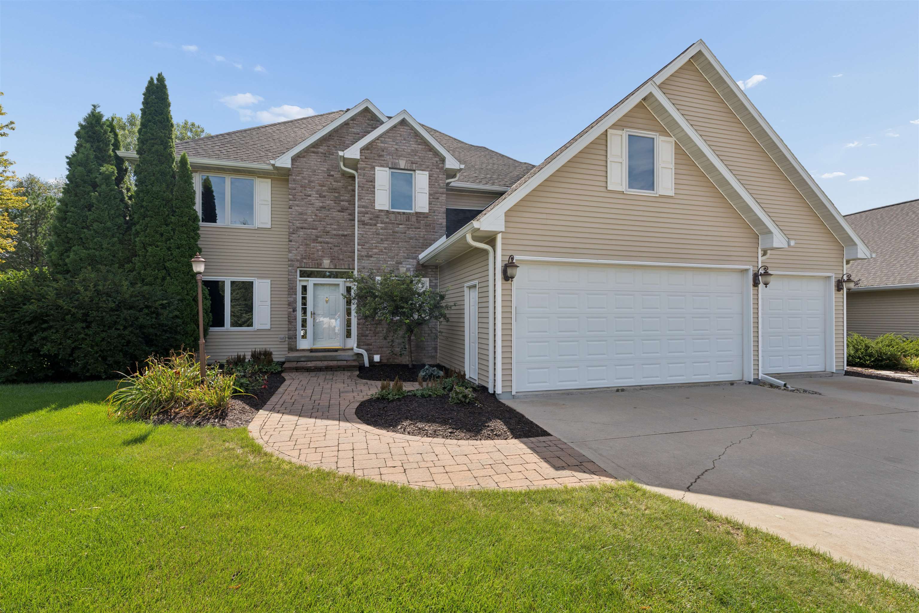 N1030 Spring Valley Dr, Hortonville, WI 54944