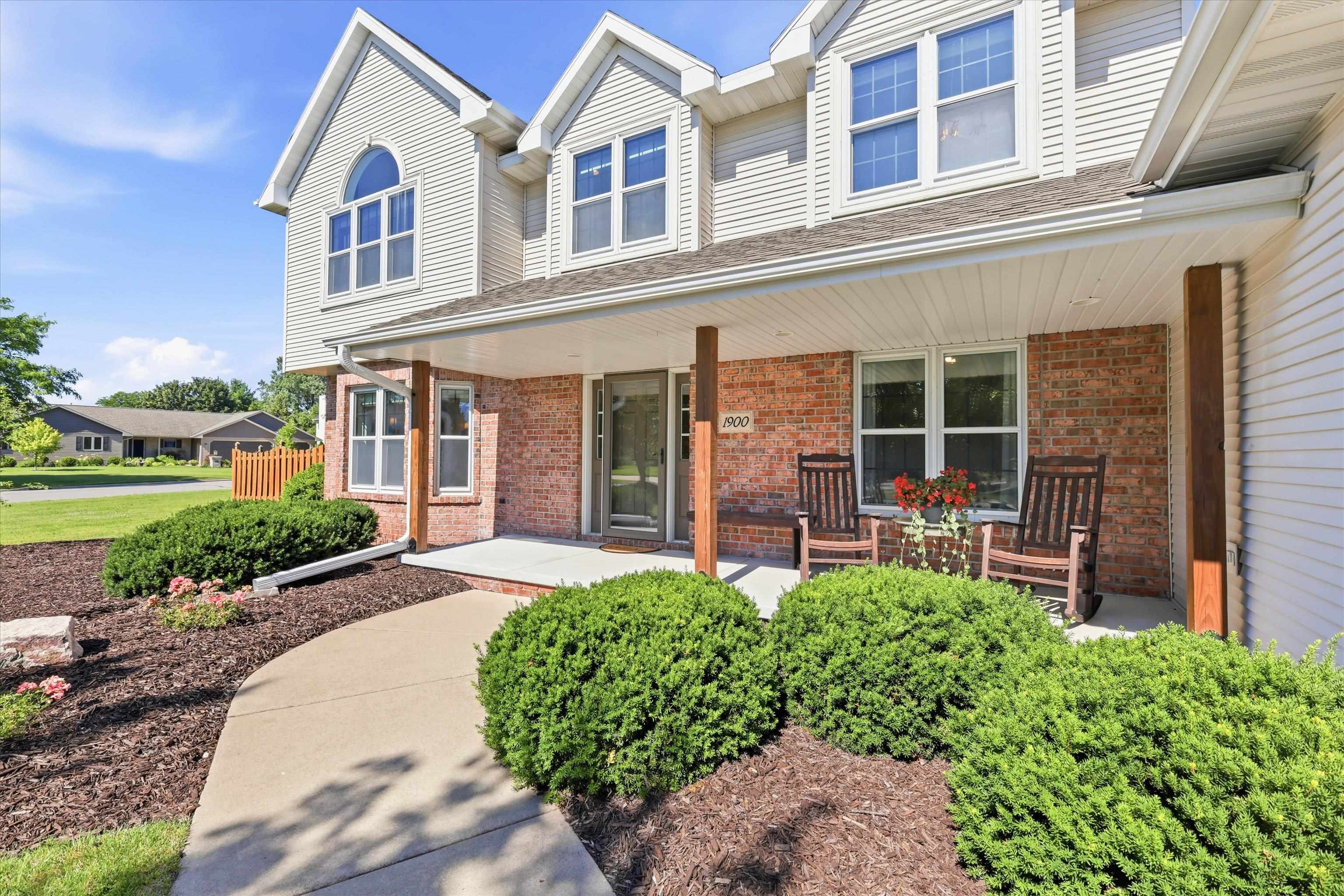 1900 Little Valley Ct, De Pere, WI 54115