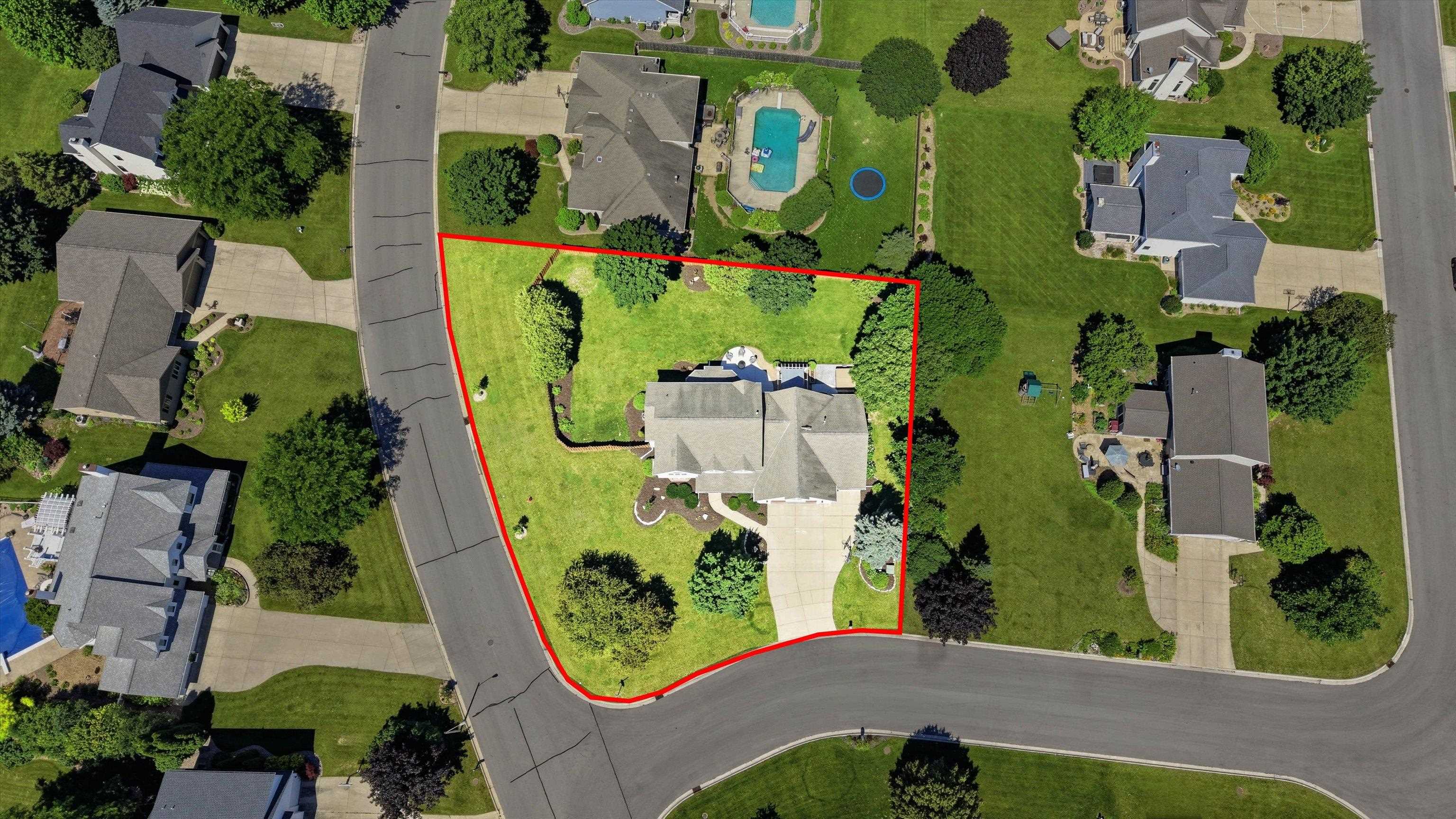 1900 Little Valley Ct, De Pere, WI 54115
