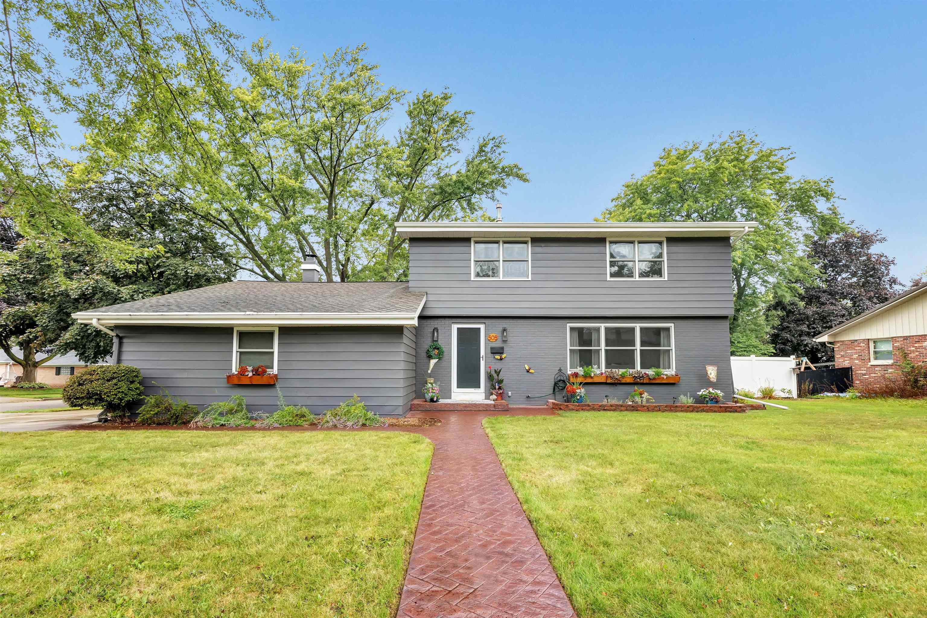 505 Waubaunuqua Trl, De Pere, WI 54115-3555