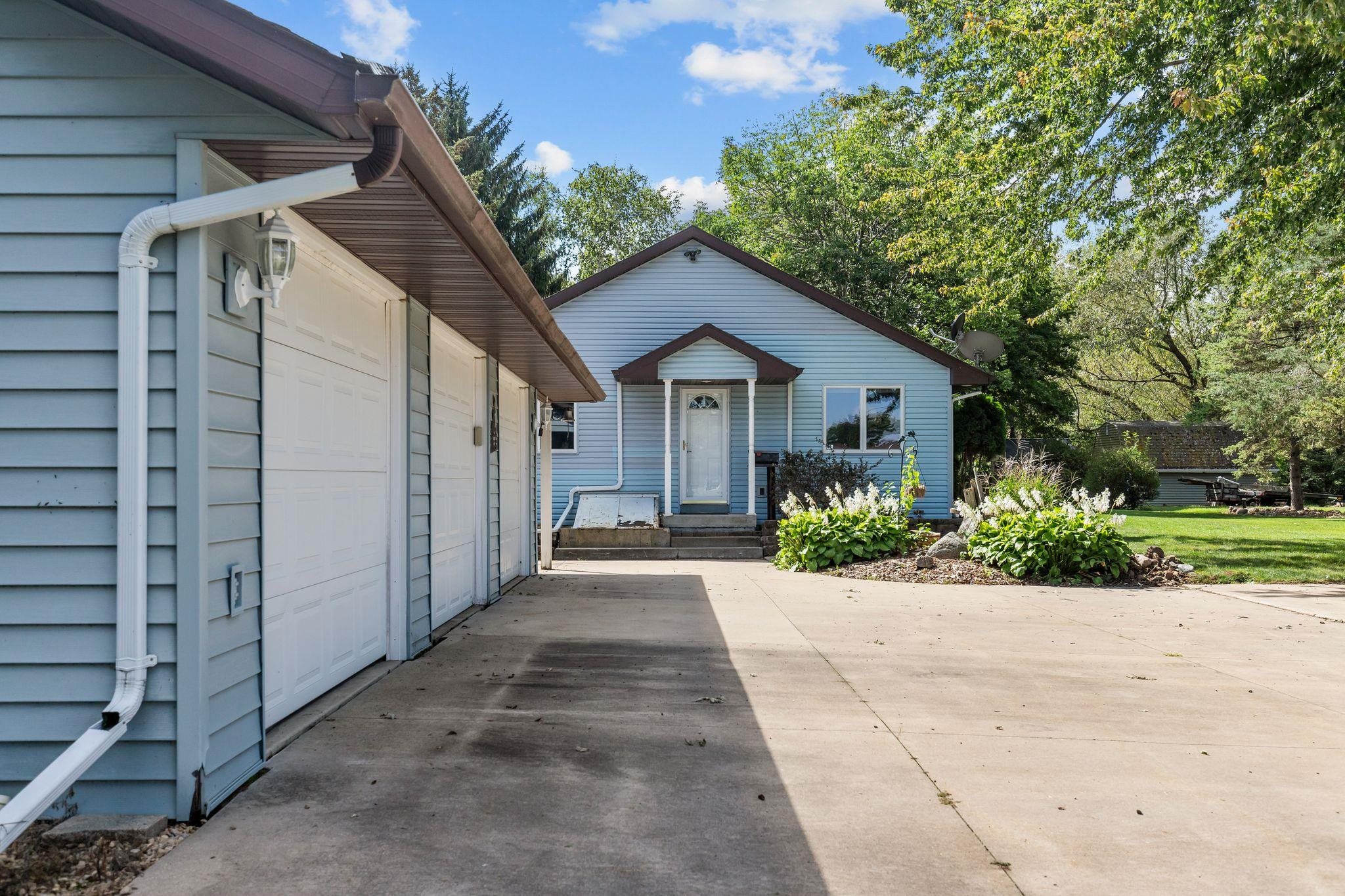 8443 Oconnells Resort Rd, Winnebago, WI 54986-9372