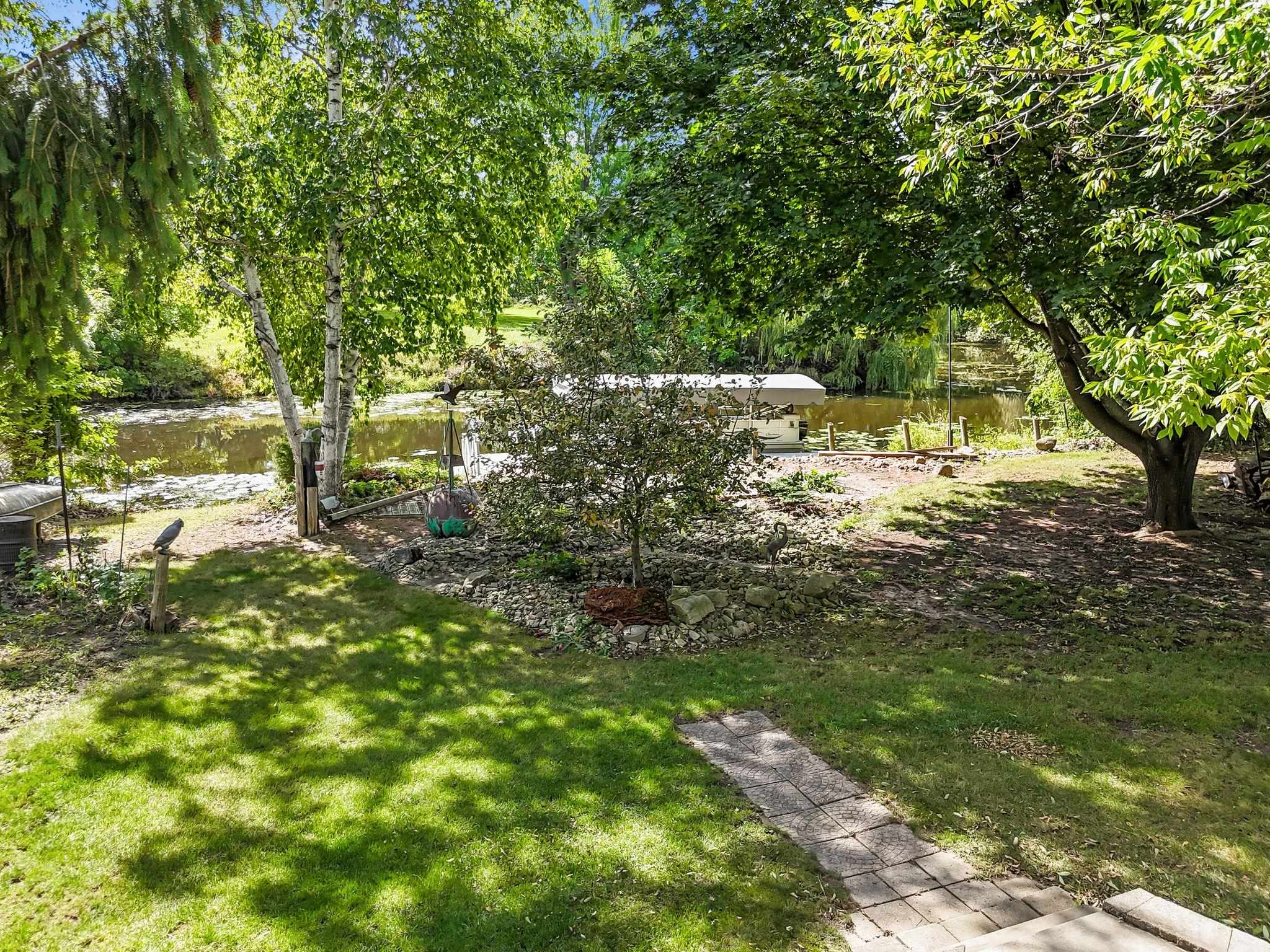 8443 Oconnells Resort Rd, Winnebago, WI 54986-9372