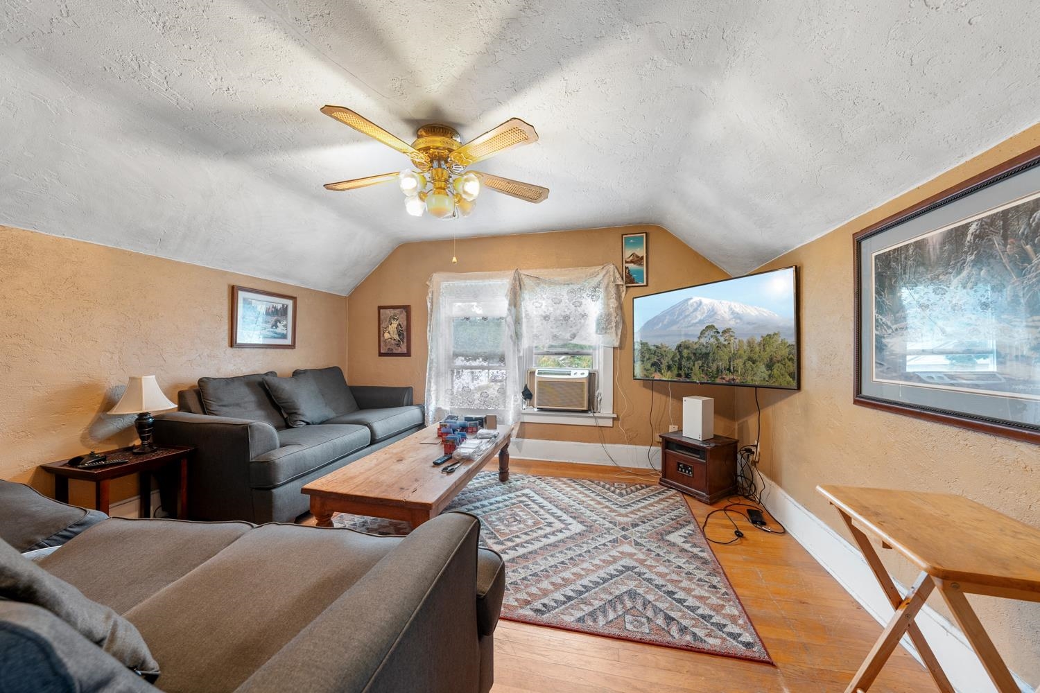 1280 E Walnut St, Green Bay, WI 54301-4302