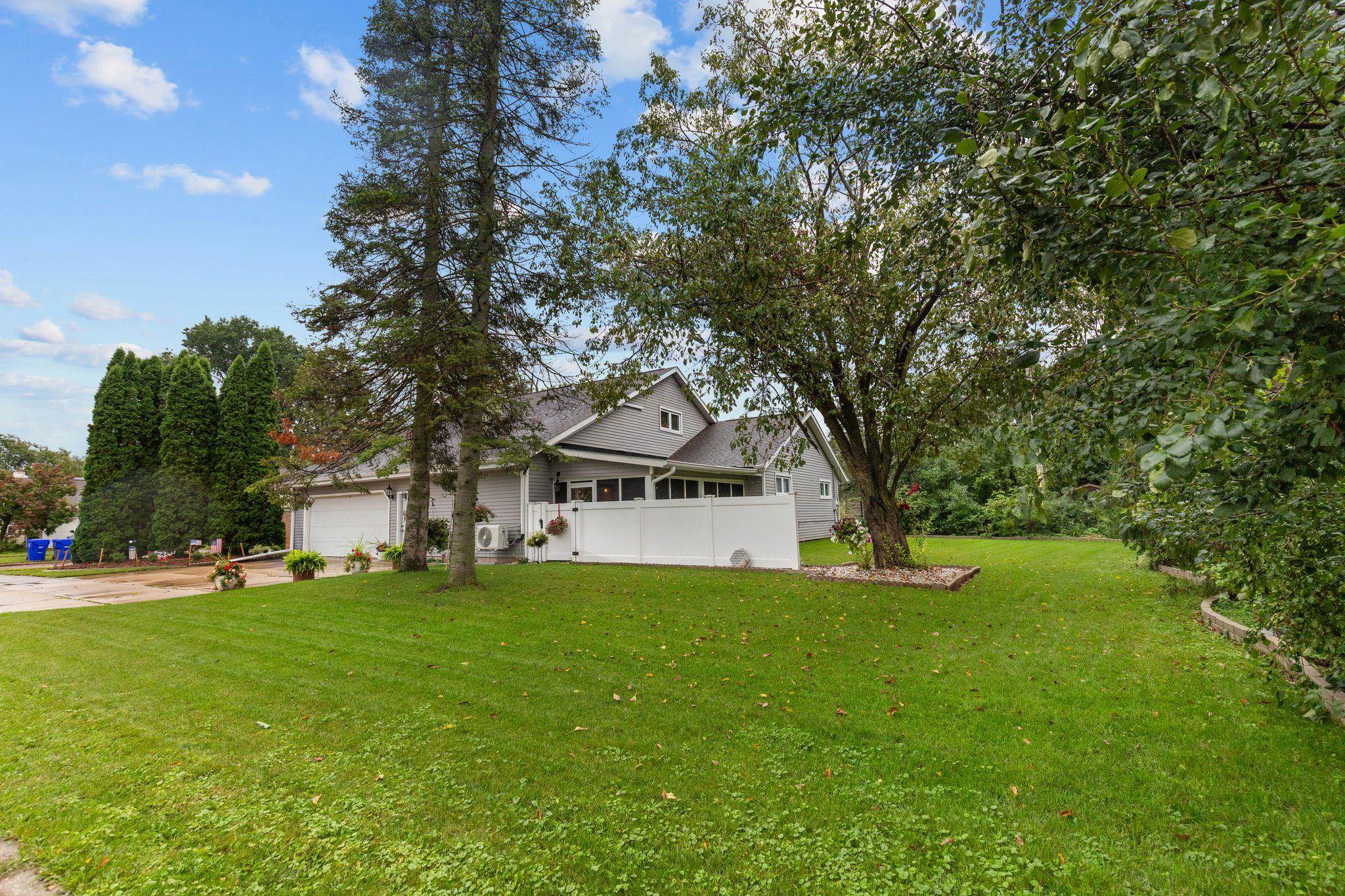 2115 N Birchwood Ave, Appleton, WI 54914-2449