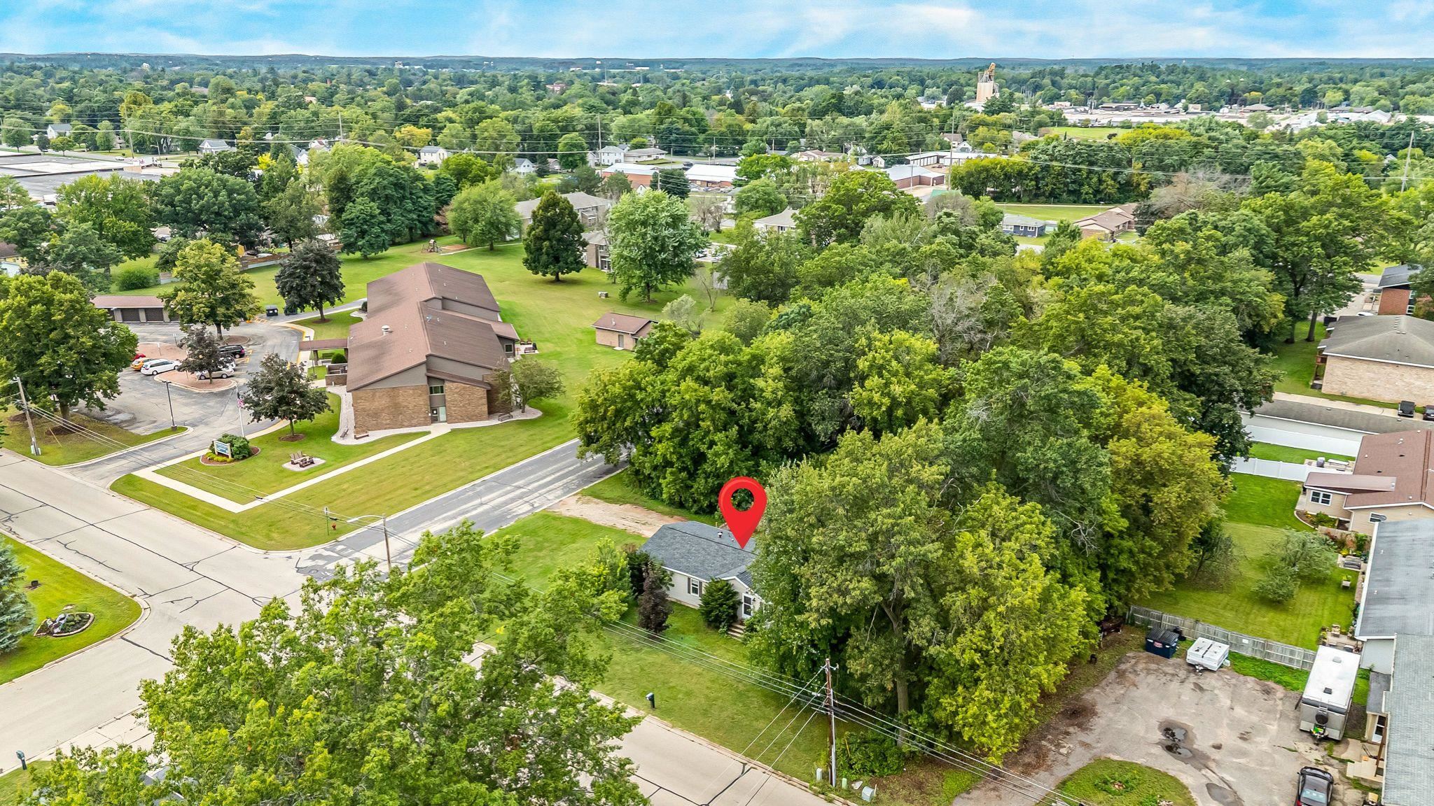 1021 E Elizabeth St, Shawano, WI 54166
