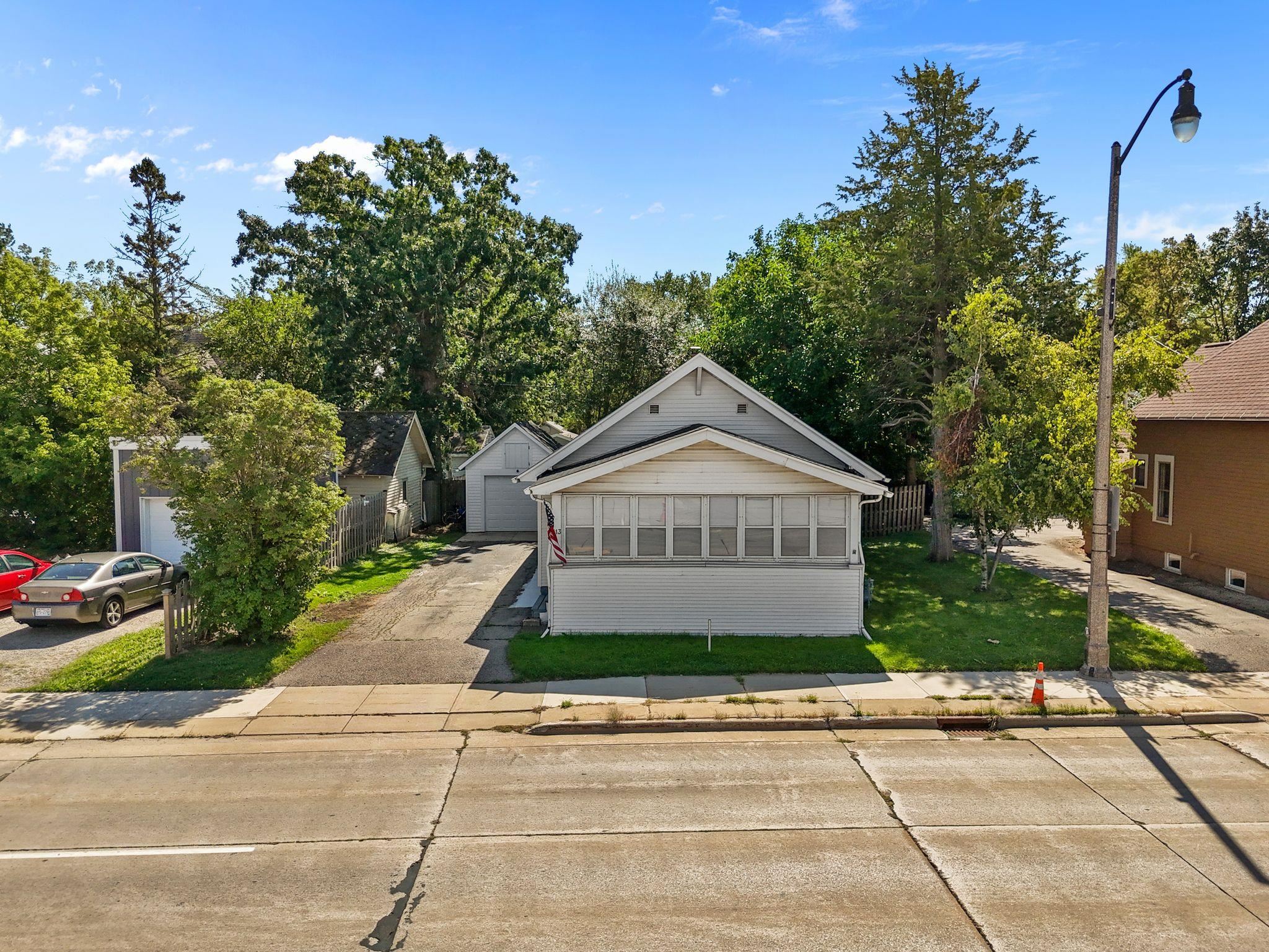 613 W Wisconsin Ave, Appleton, WI 54911