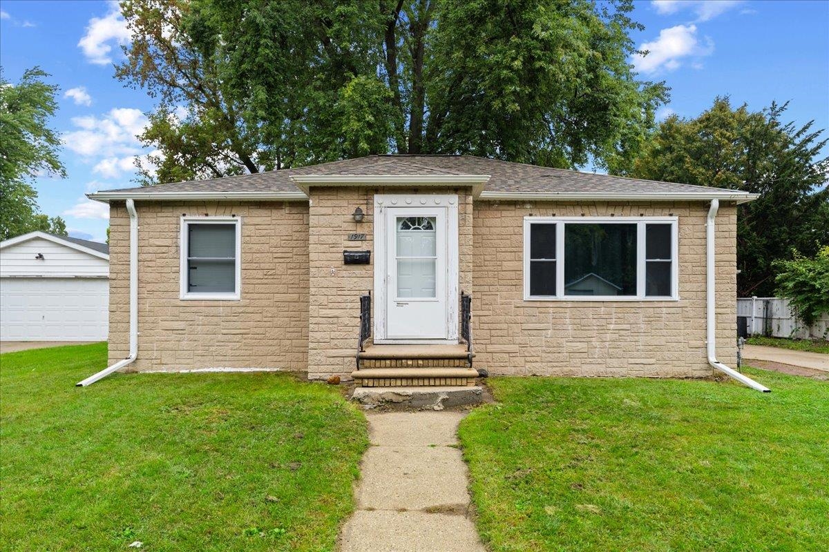 1917 Farlin Ave, Green Bay, WI 54302-2917