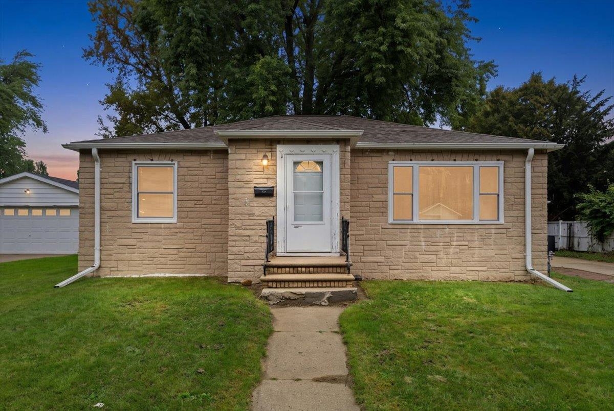 1917 Farlin Ave, Green Bay, WI 54302-2917