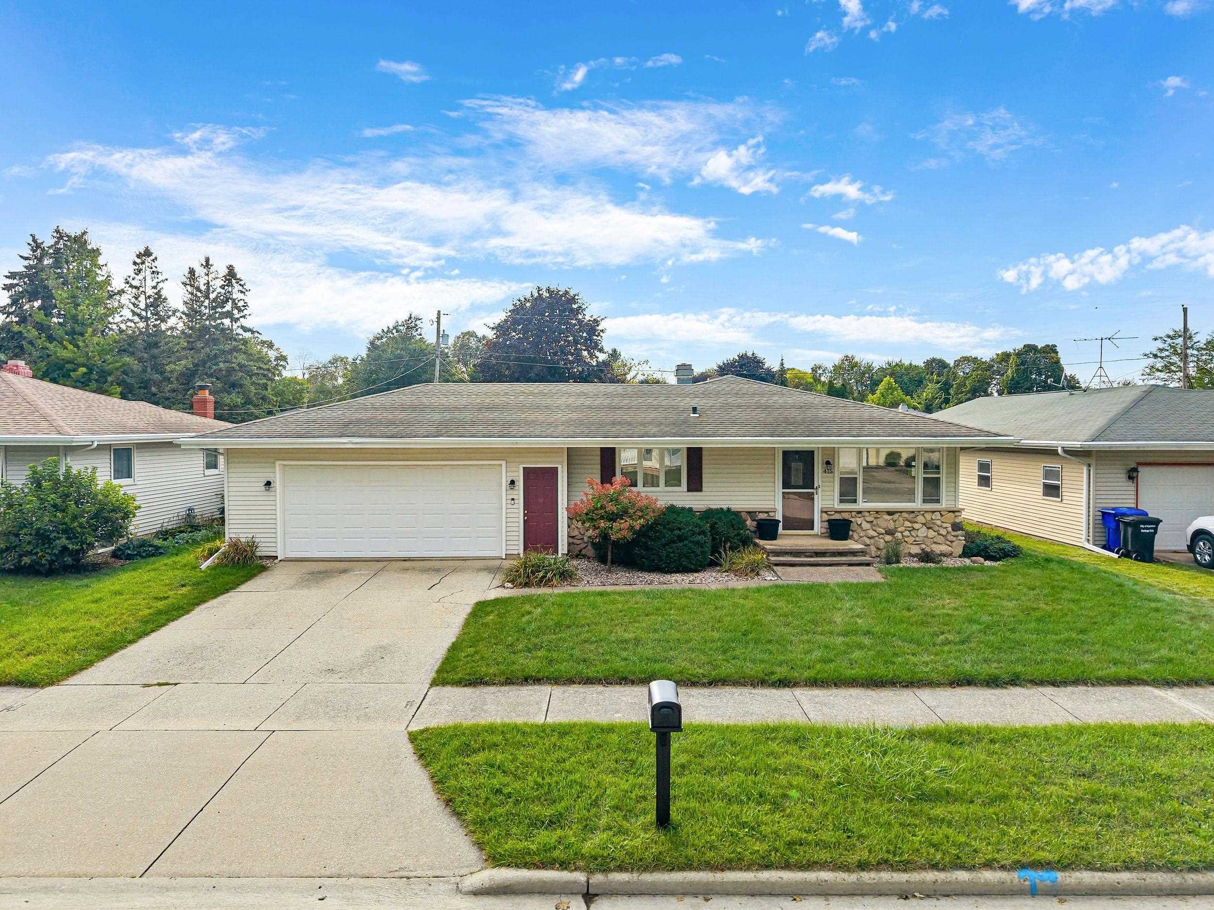 415 S Midpark Dr, Appleton, WI 54915-3528