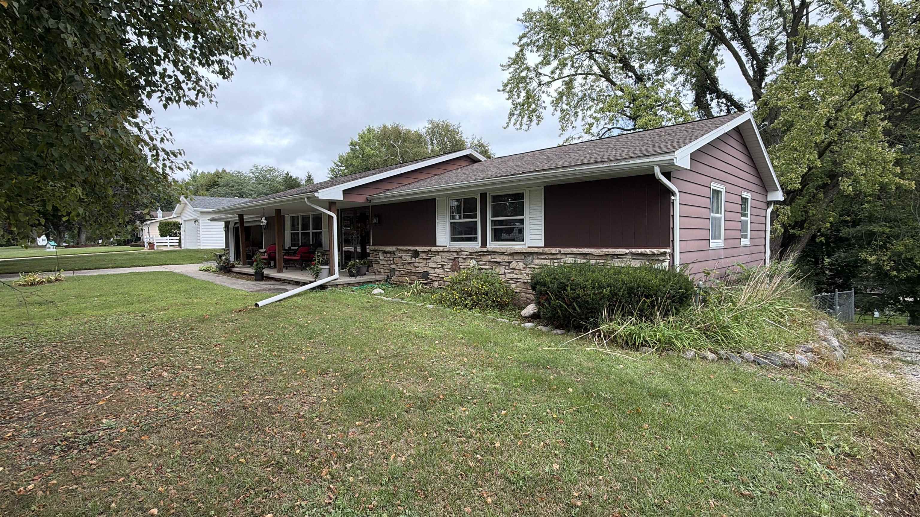 822 Moon Dr, Green Bay, WI 54313