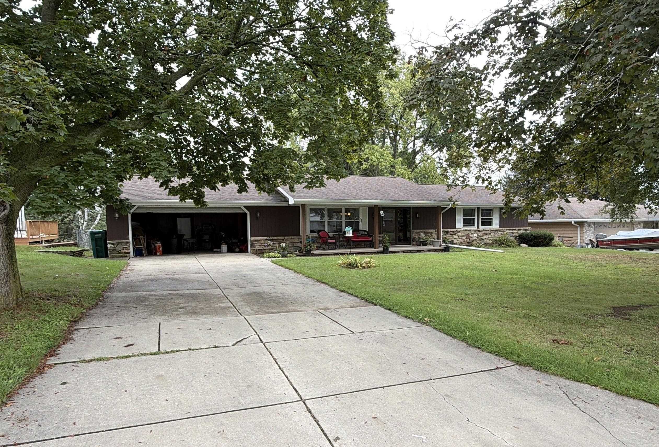 822 Moon Dr, Green Bay, WI 54313
