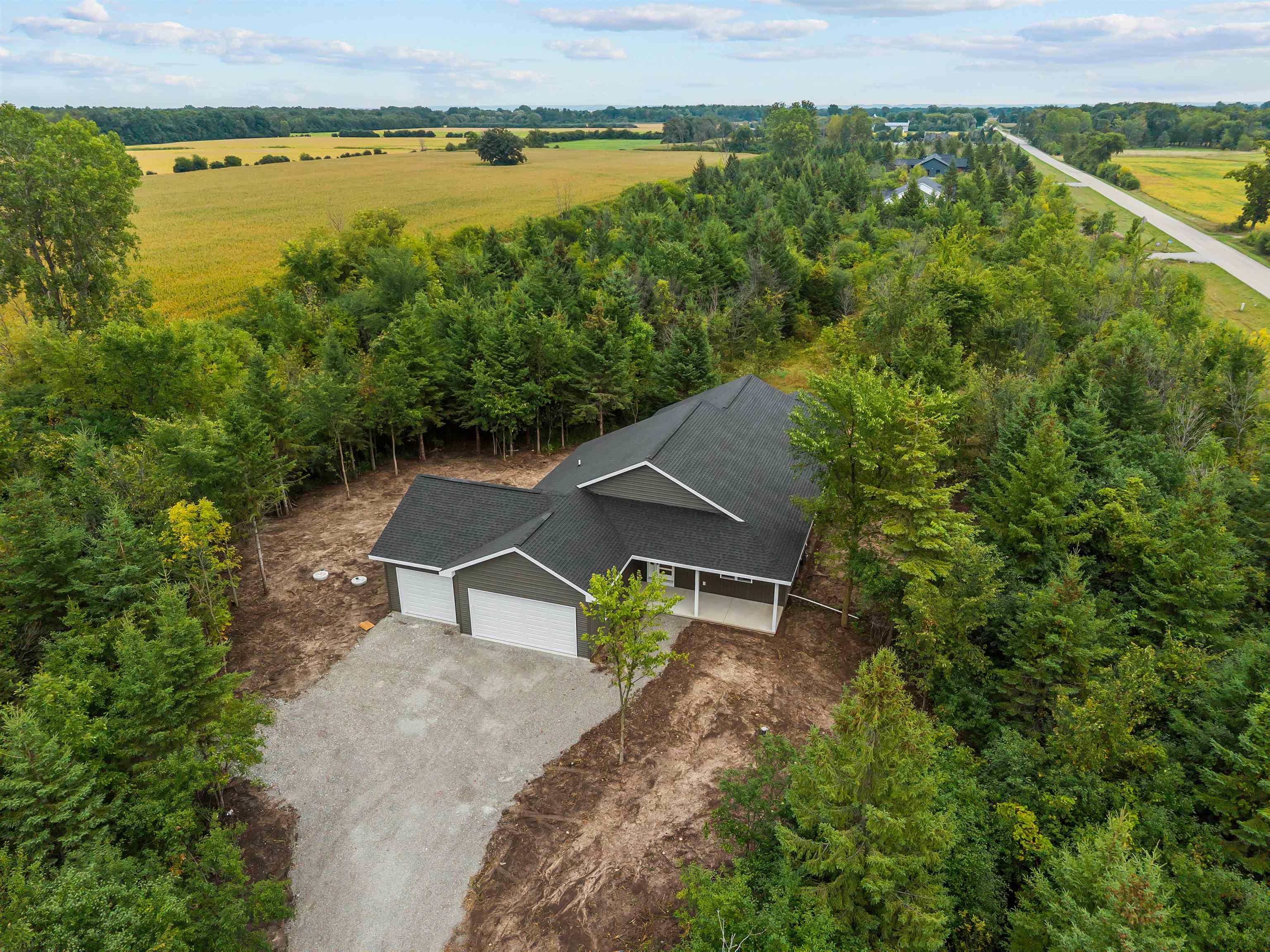 2858 Nekimi Ave, Oshkosh, WI 54902