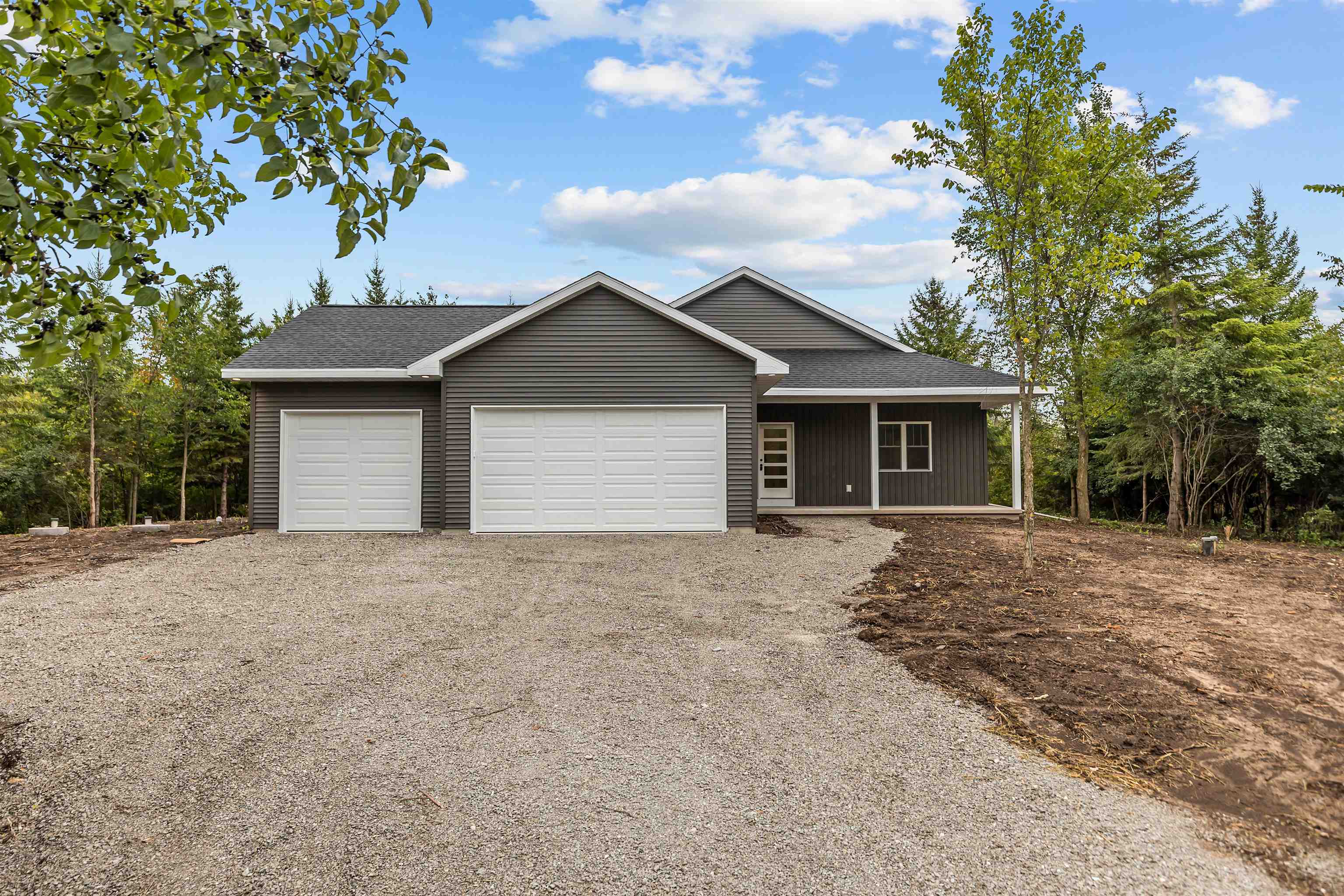 2858 Nekimi Ave, Oshkosh, WI 54902
